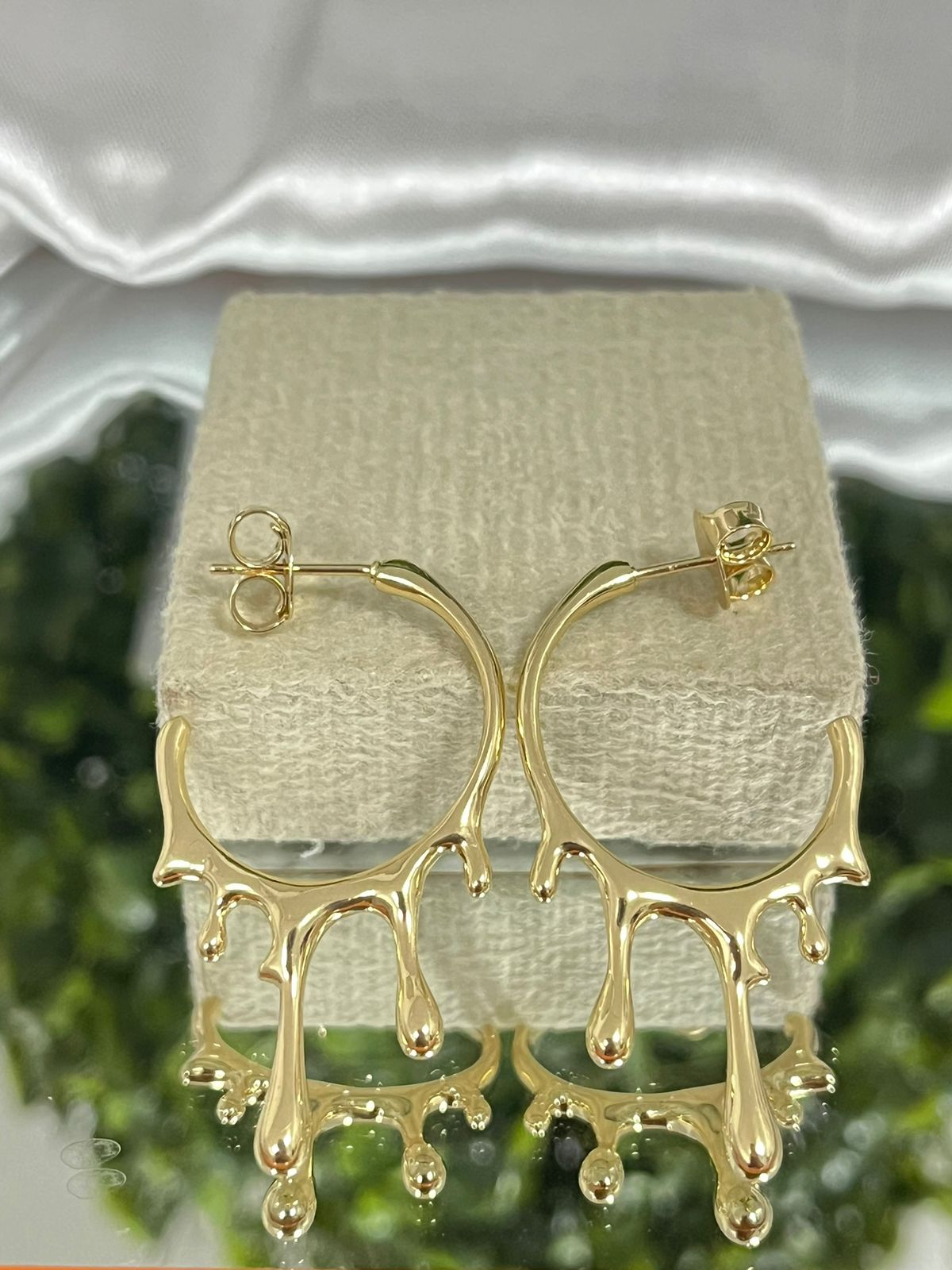 Brincos de argola gelo derretido