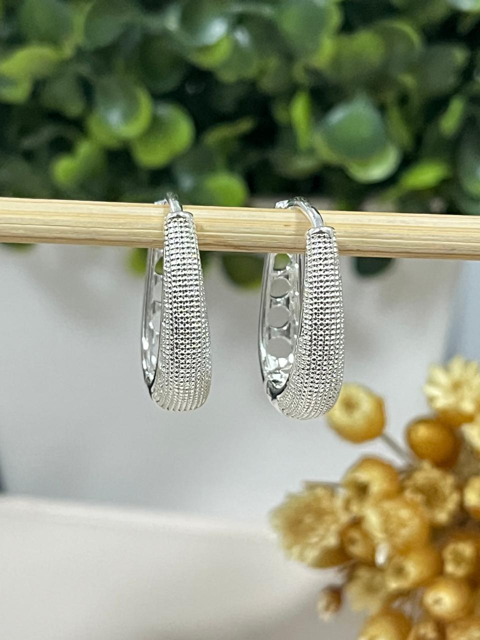 Brincos argola fosca fecho click