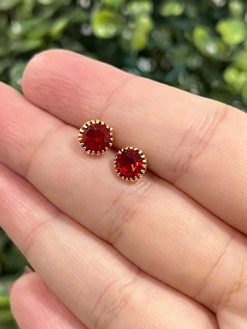 Brincos ponto de luz vermelho