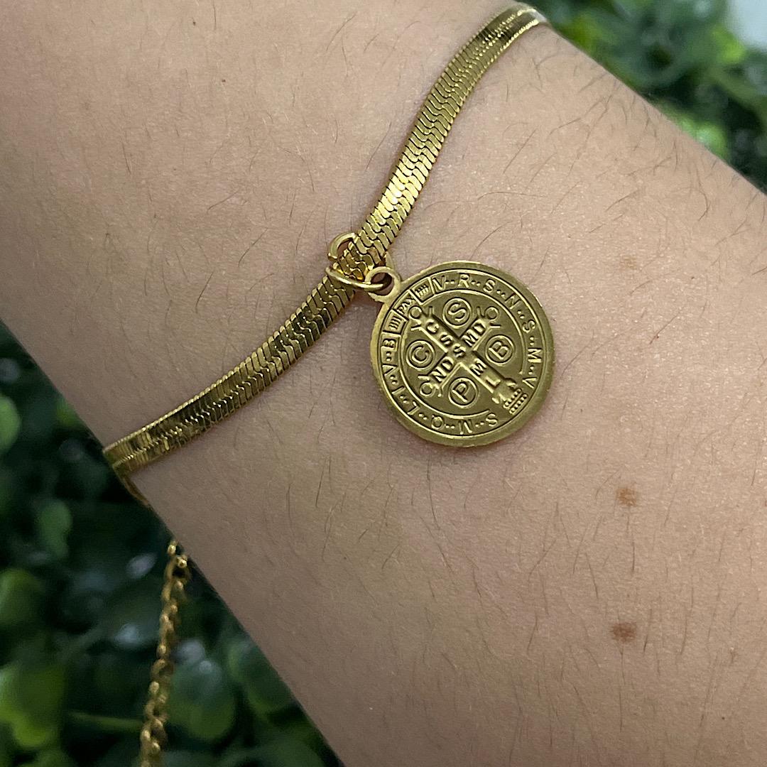 Pulseira com pingente medalha