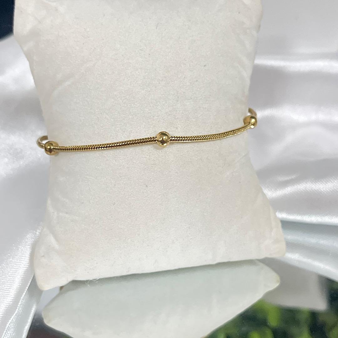 Pulseira com esferas no aço dourado