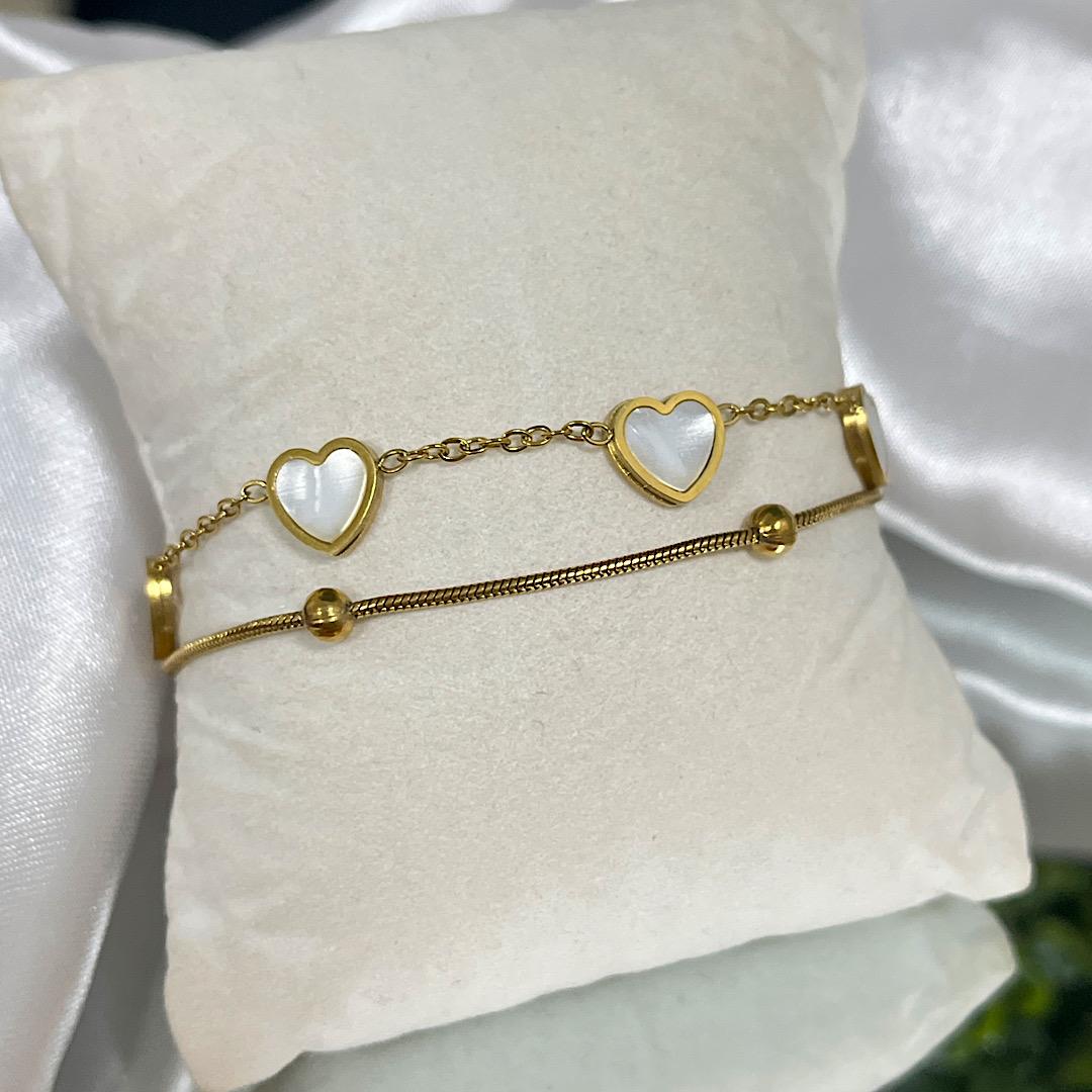 Pulseira dupla com pingente branco