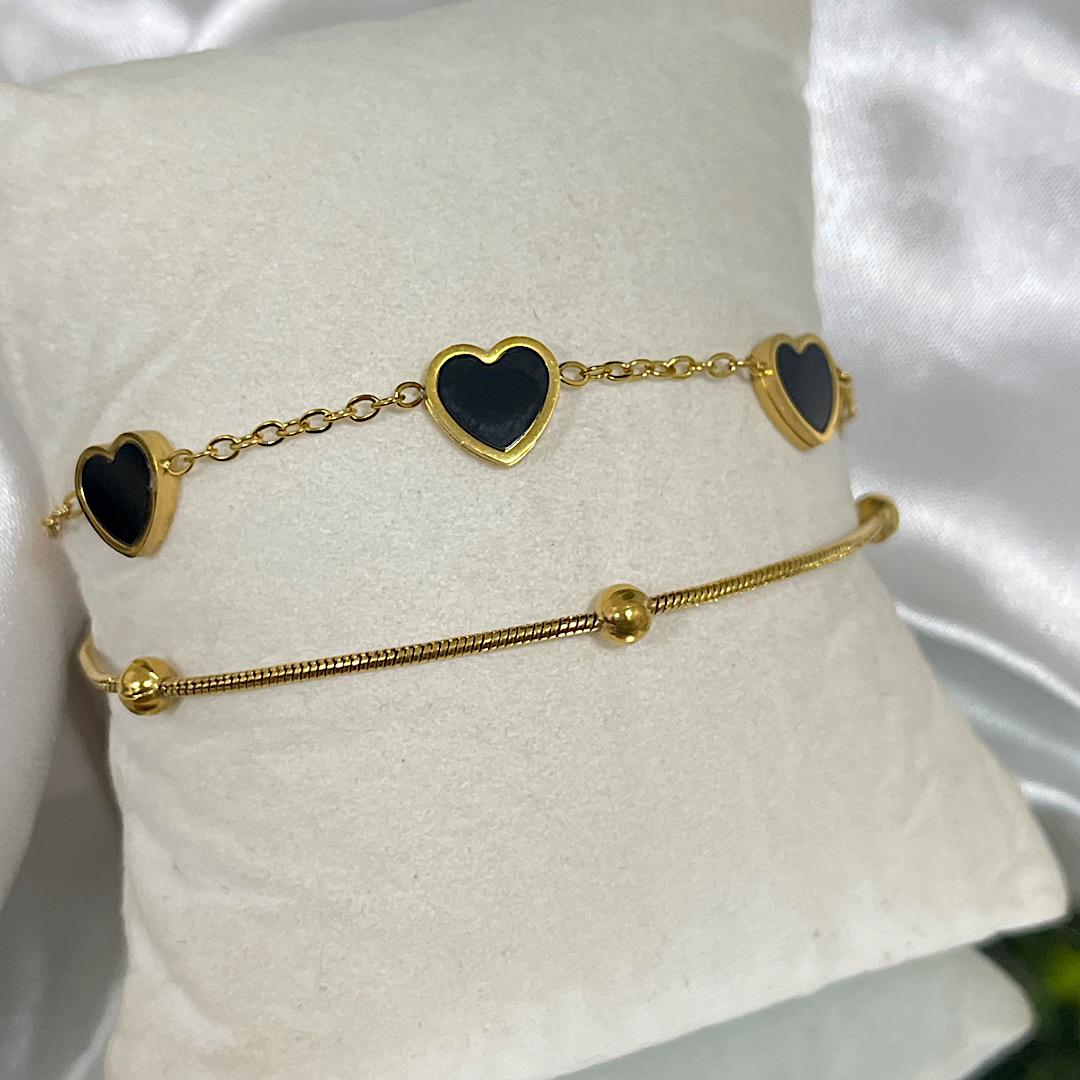 Pulseira dupla com pingente preto