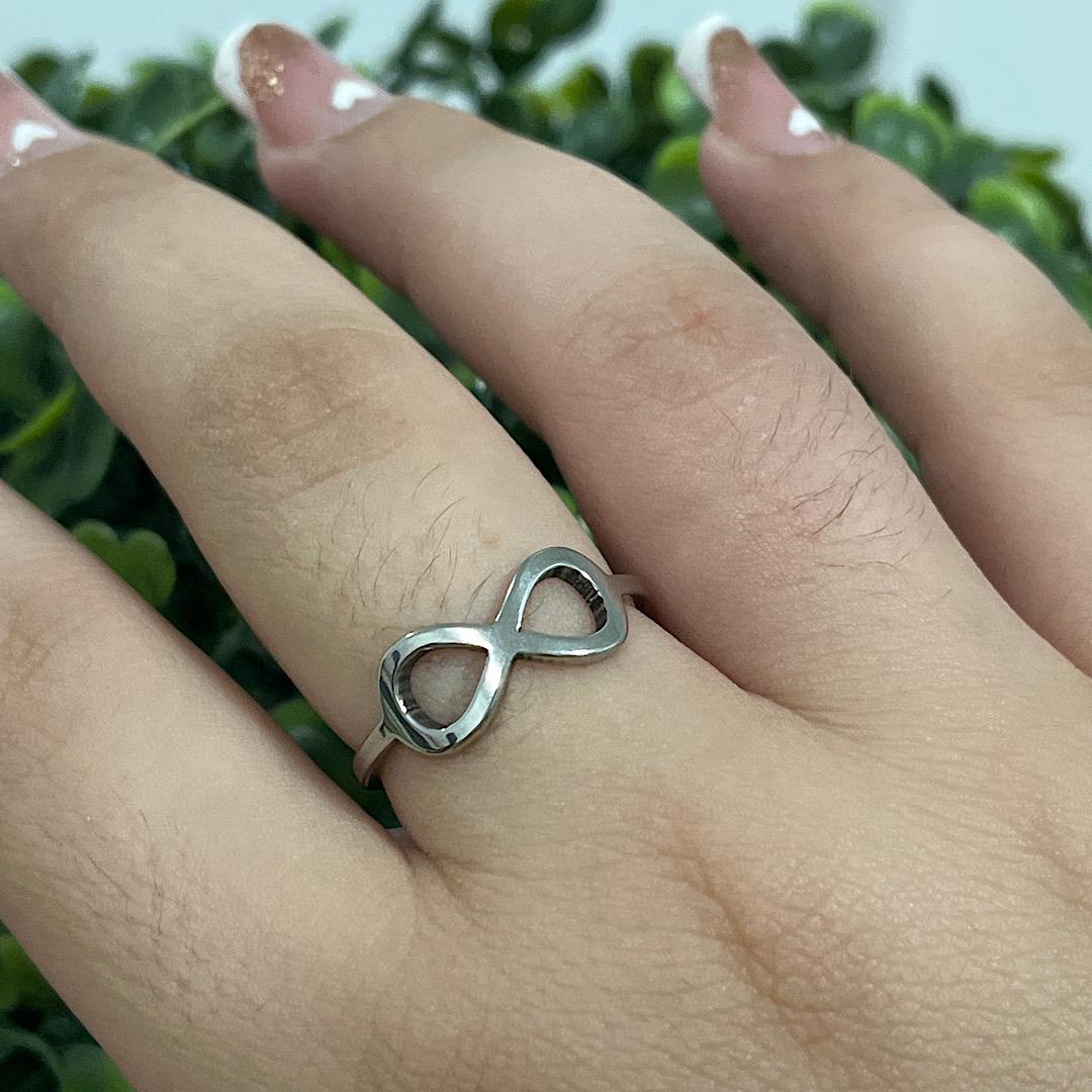 Anel símbolo do infinito  de aço