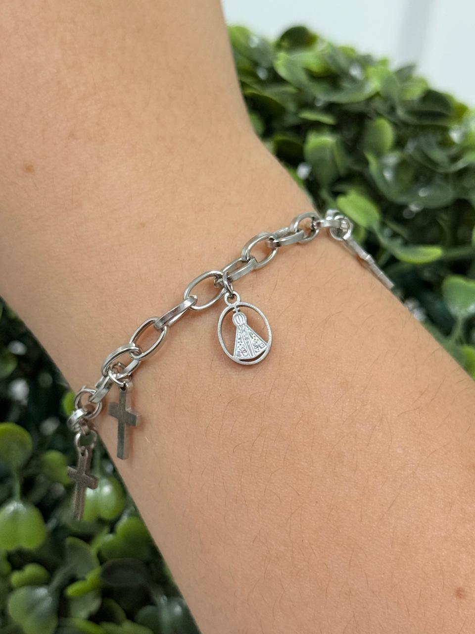 Pulseira de aço com pingente nossa senhora e cruz