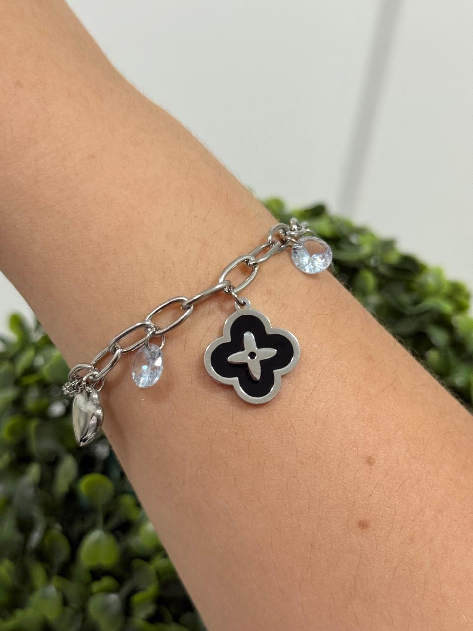 Pulseira com pingentes