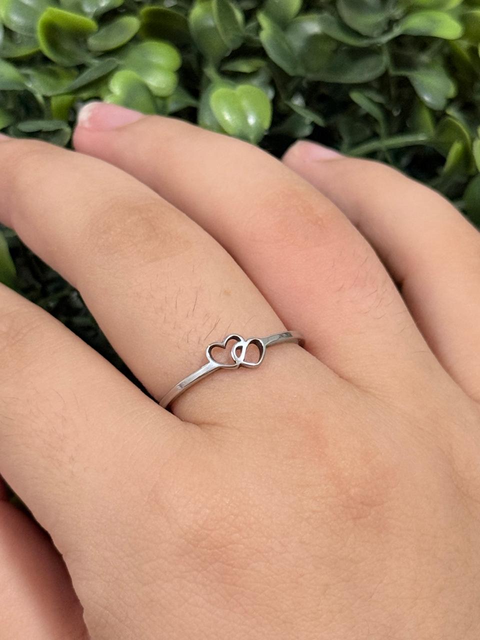 Anel de aço dois corações vazados