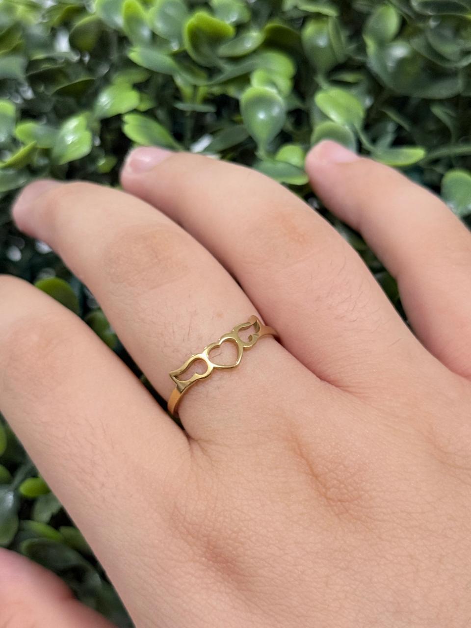 Anel três corações de aço dourado