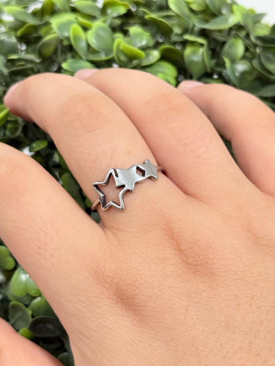 Anel três estrelas de aço