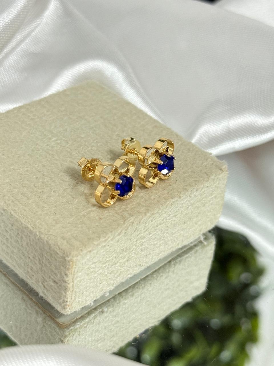 Brincos flor com pedras azuis