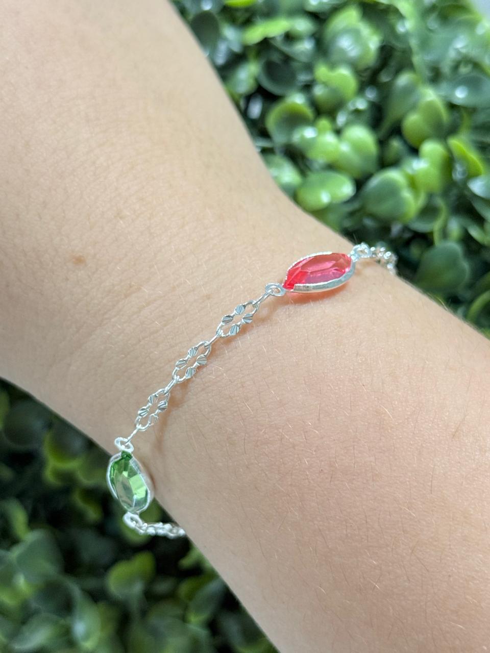 Pulseira com pedras coloridas