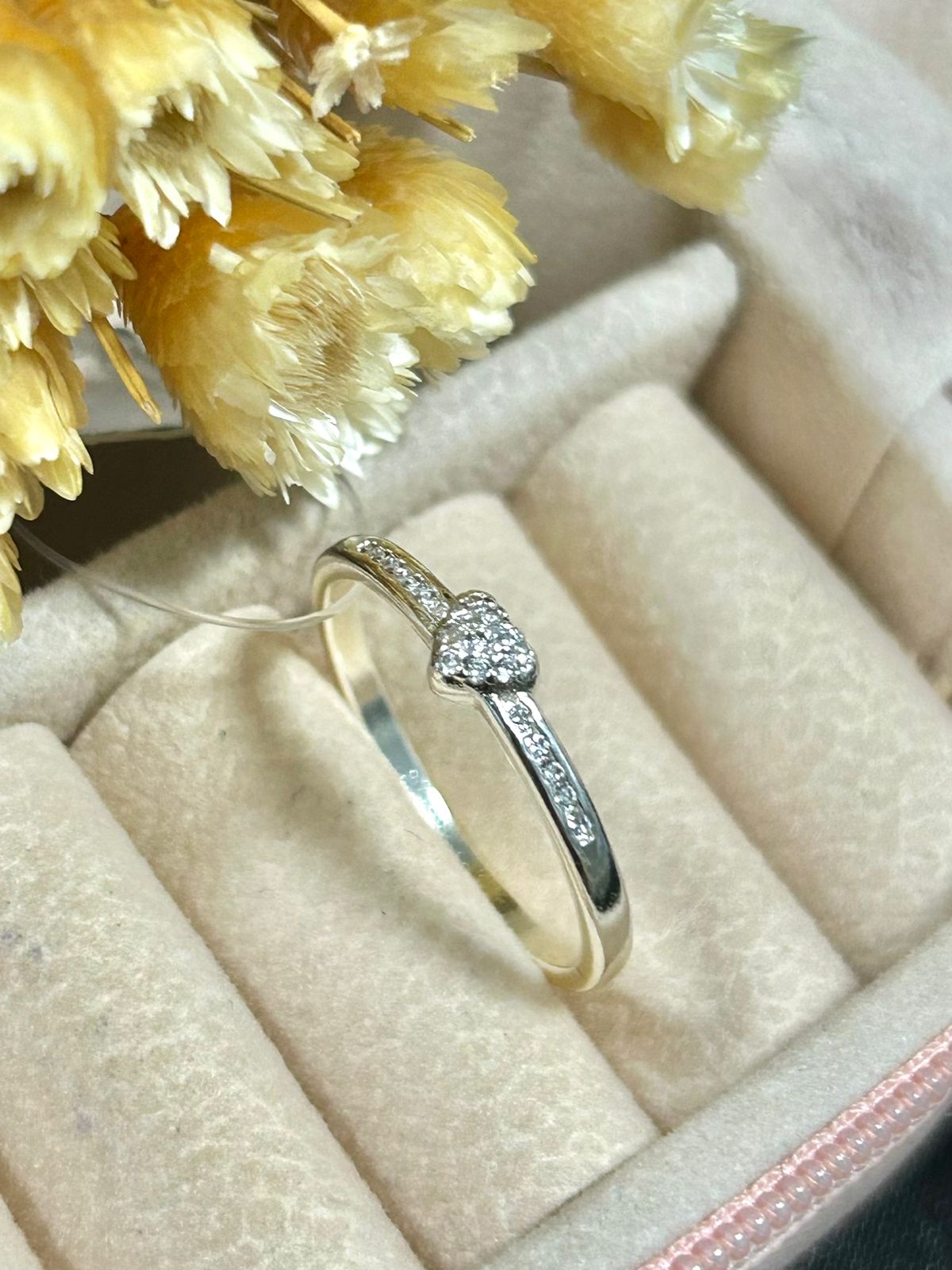 Anel coração cheio com pedras cravejadas