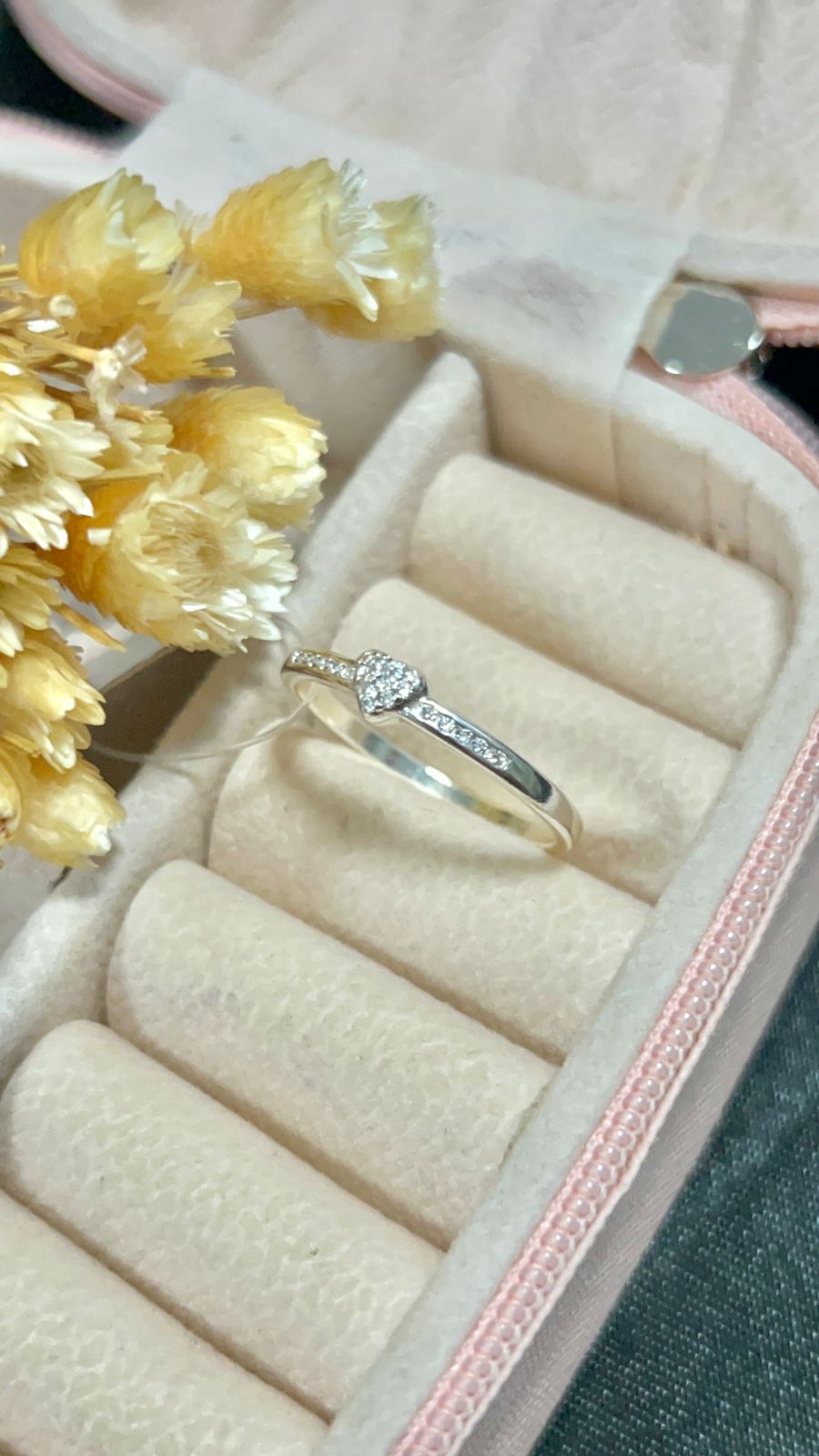 Anel coração cheio com pedras cravejadas