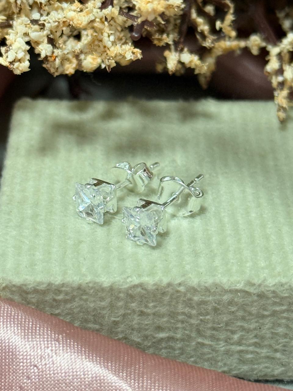 Brinco pedra quadrada