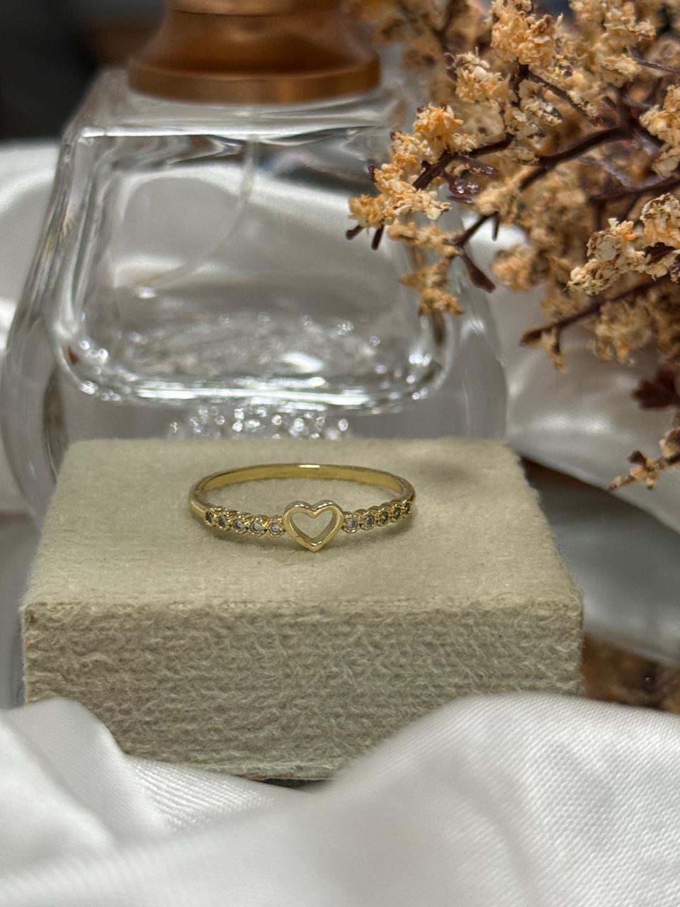 Anel coração com pedras cravejadas