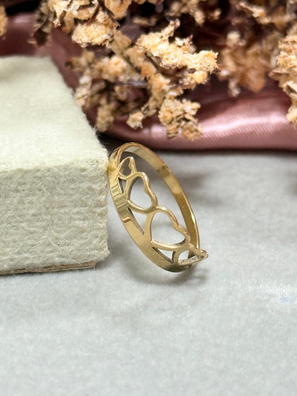 Anel de corações vazado