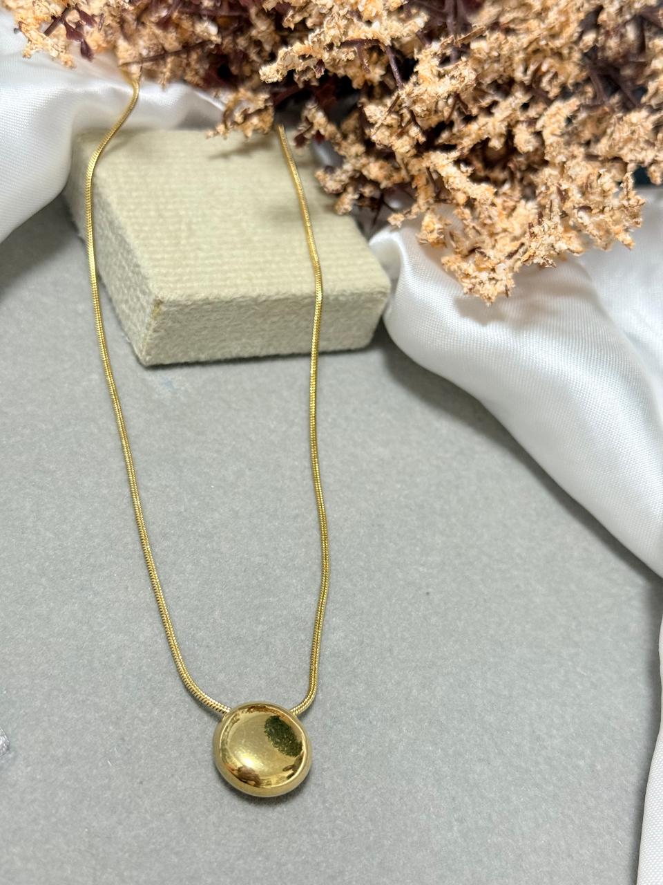 colar fio com pingente esfera