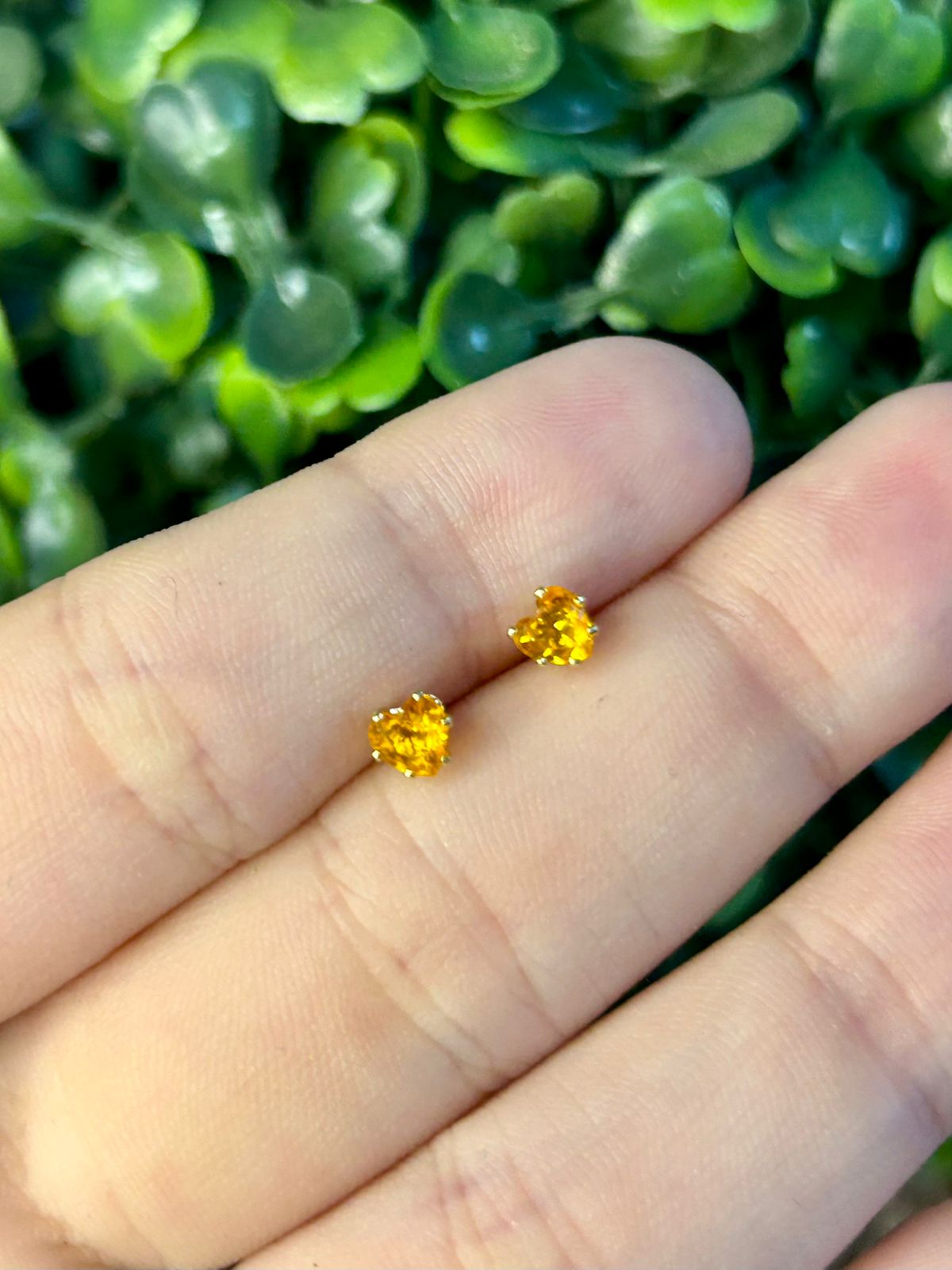 Brinco ponto de luz cor laranja