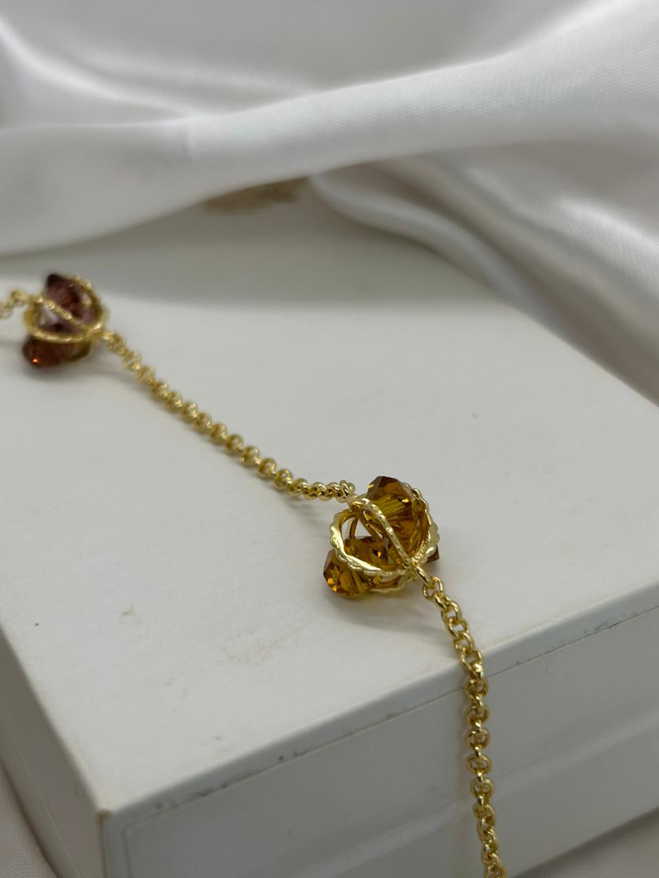 Pulseira com pedras coloridas