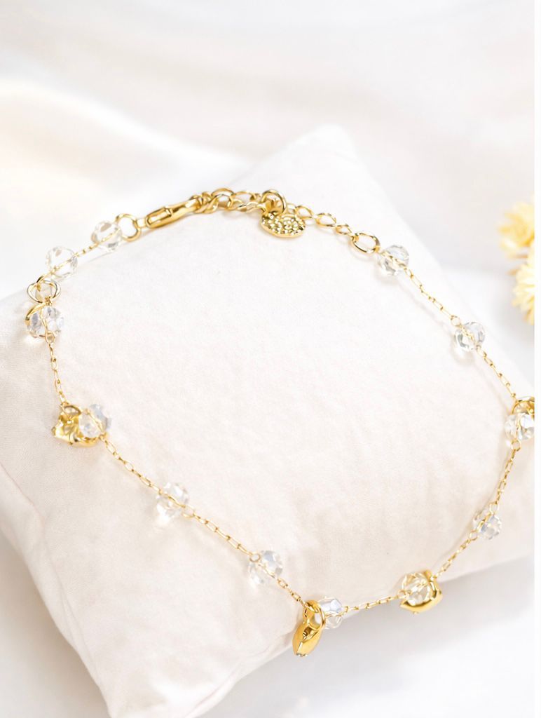 Pulseira com pedras e pingentes