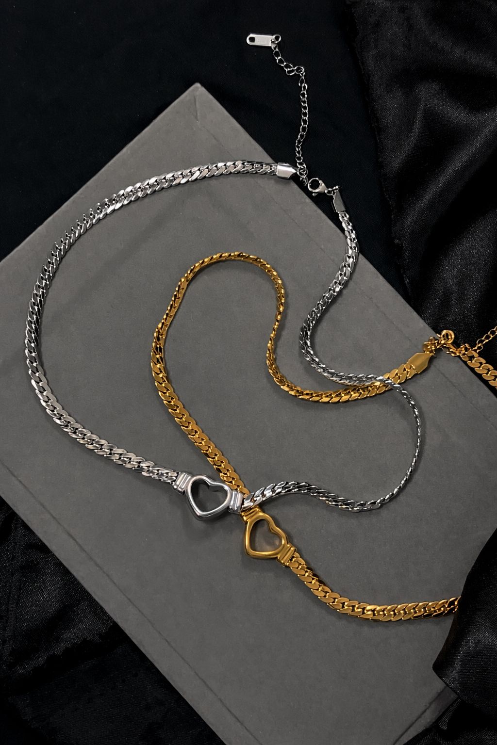 choker de aço com coração vazado