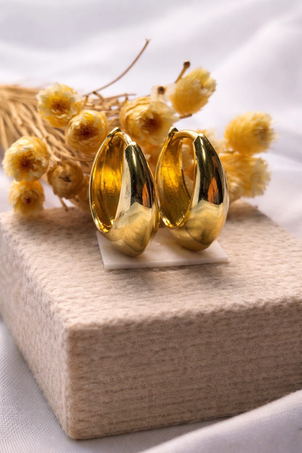 Brinco argola abaloada fecho clic