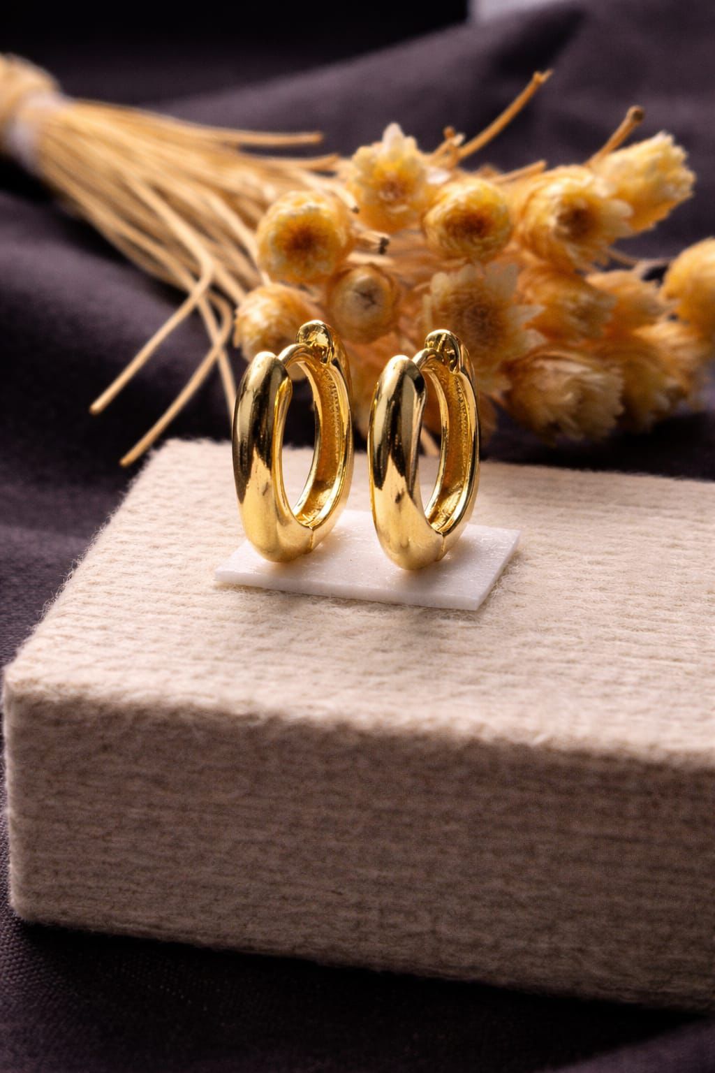 Brinco argola quadrada fecho clic