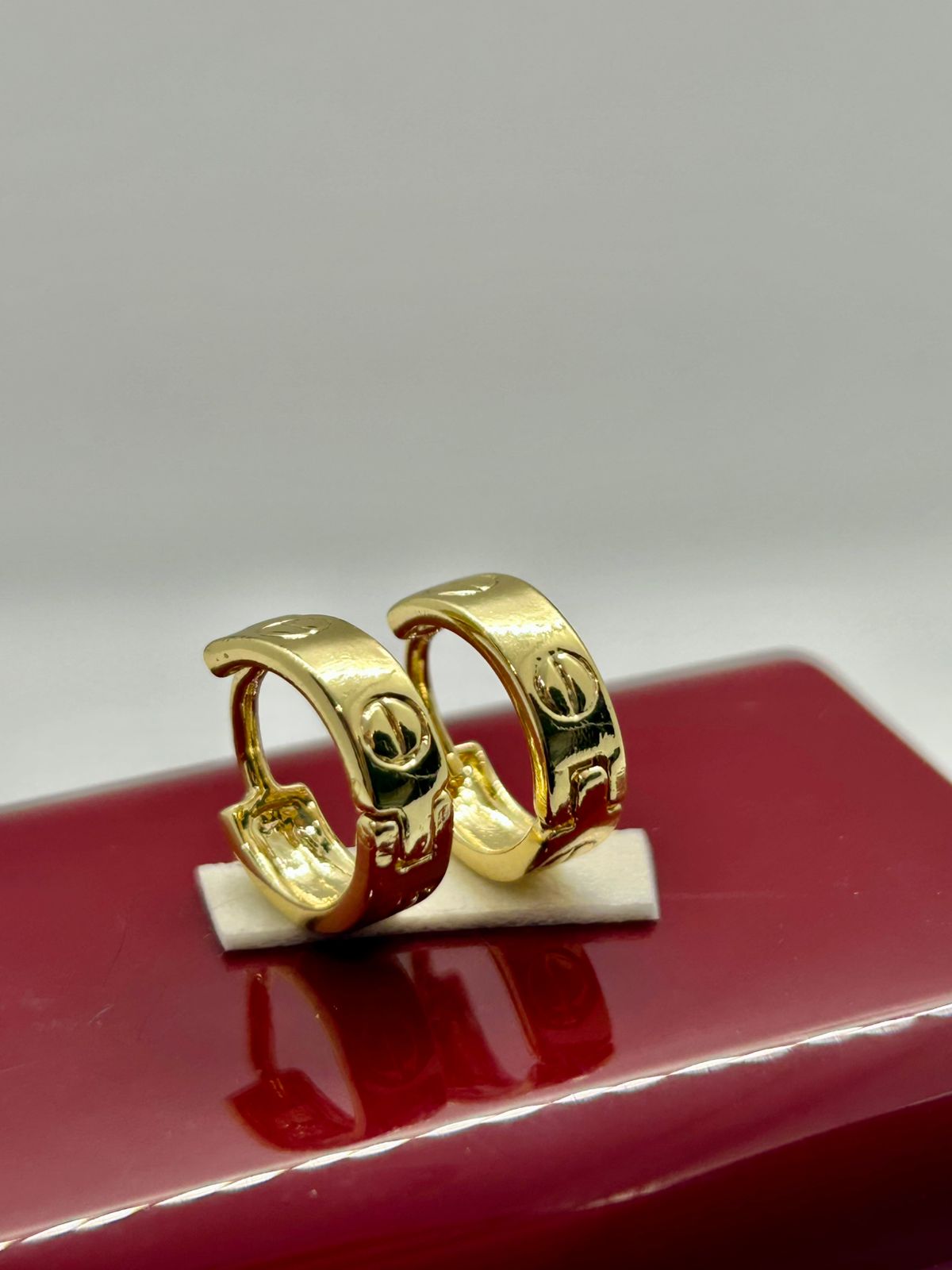 Brinco argola fecho clic