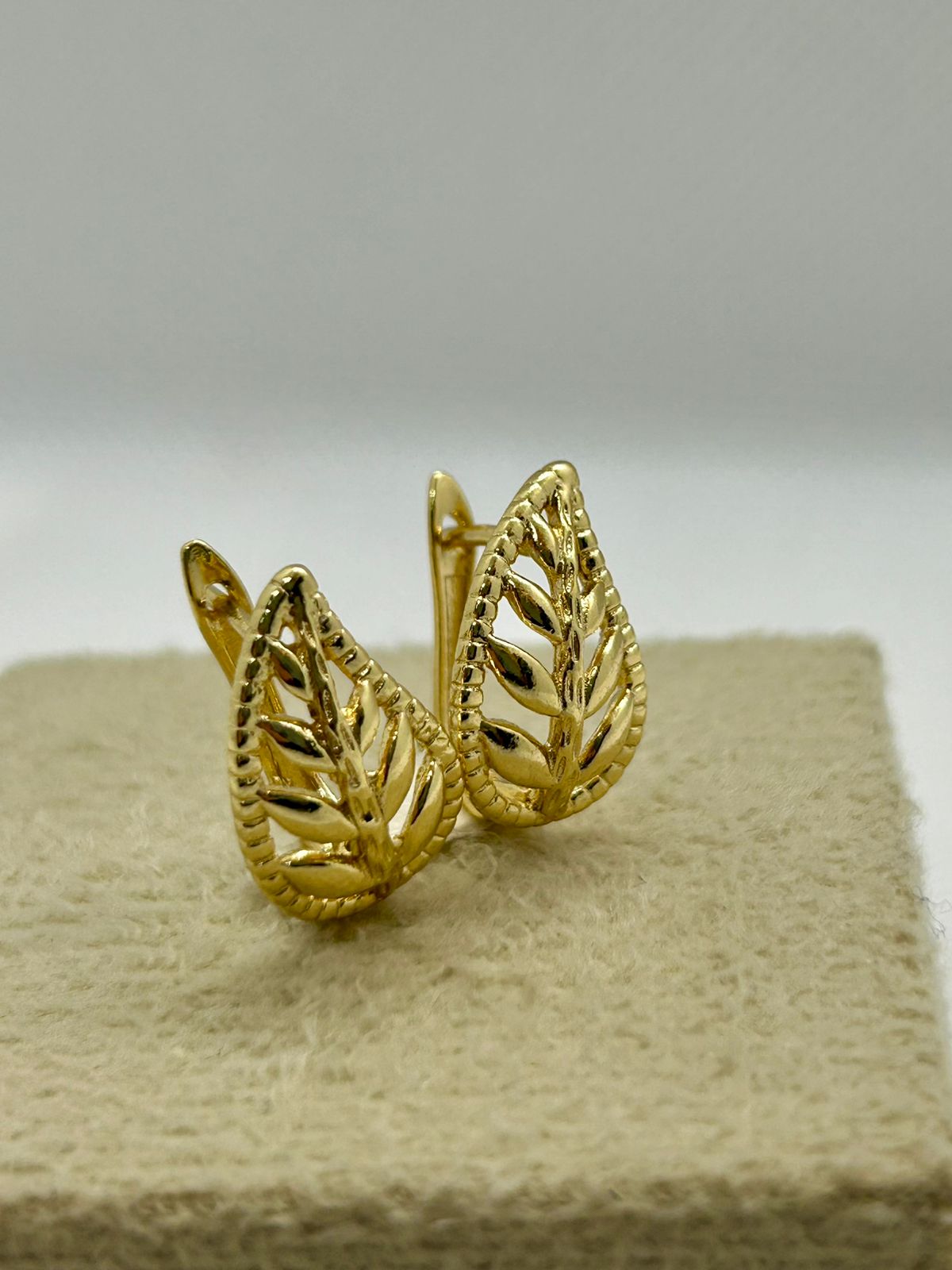 Brinco folha fecho clikc