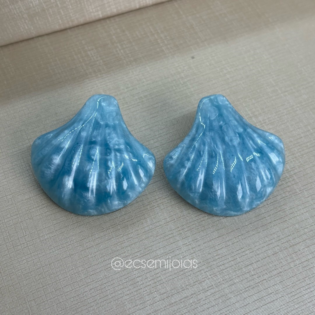 Brinco de concha resinada - 3,7cm diâmetro - pino de aço inoxidável