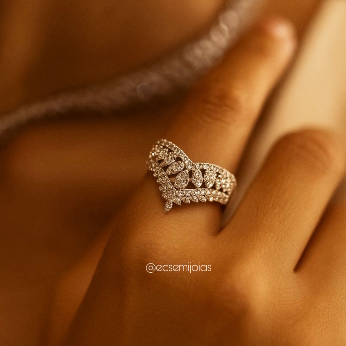 Anel luxo com 2 fileiras de navetes cravejadas todo vazado - banhado a ródio branco
