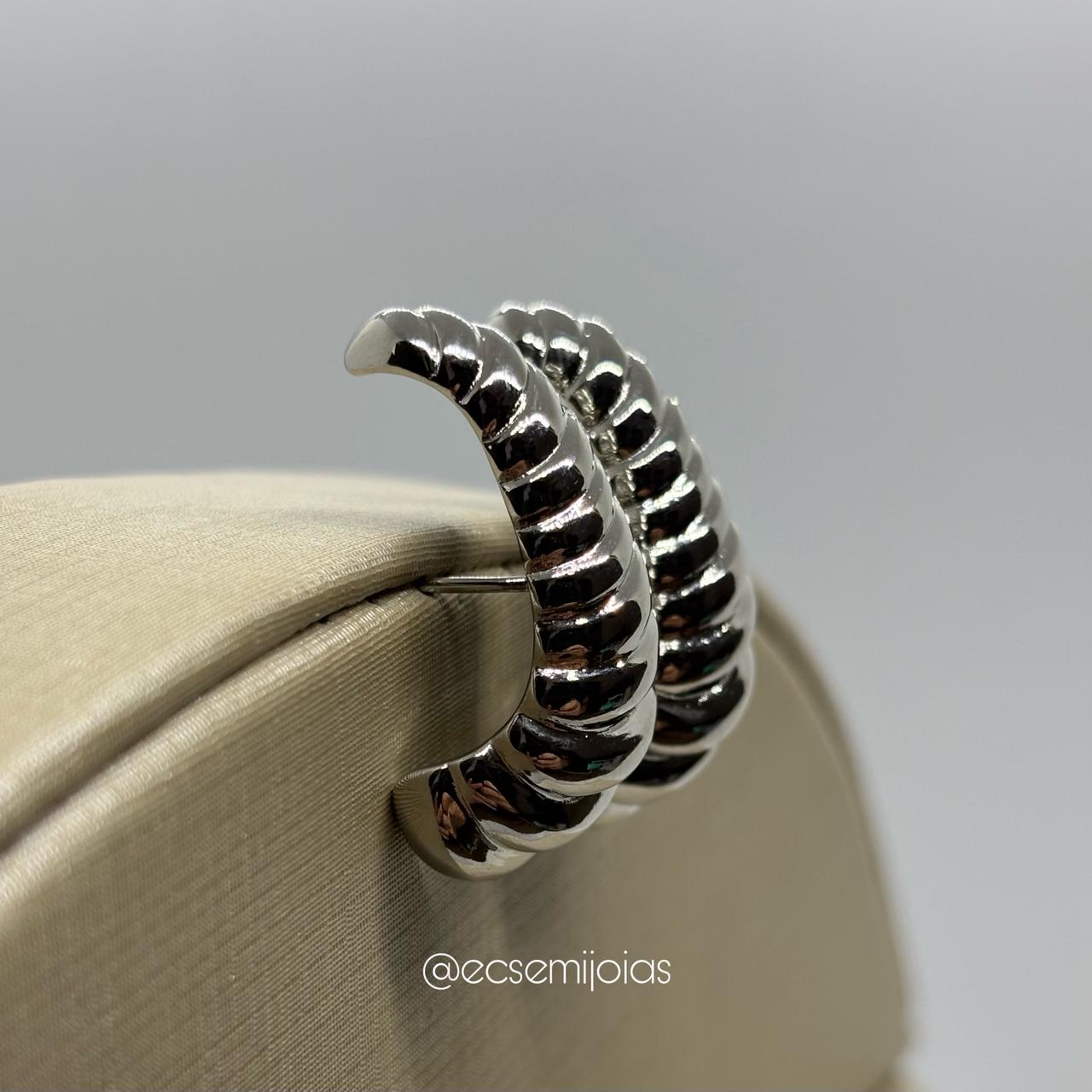 Brinco ear hook de camadas lisas - banhado a ródio branco