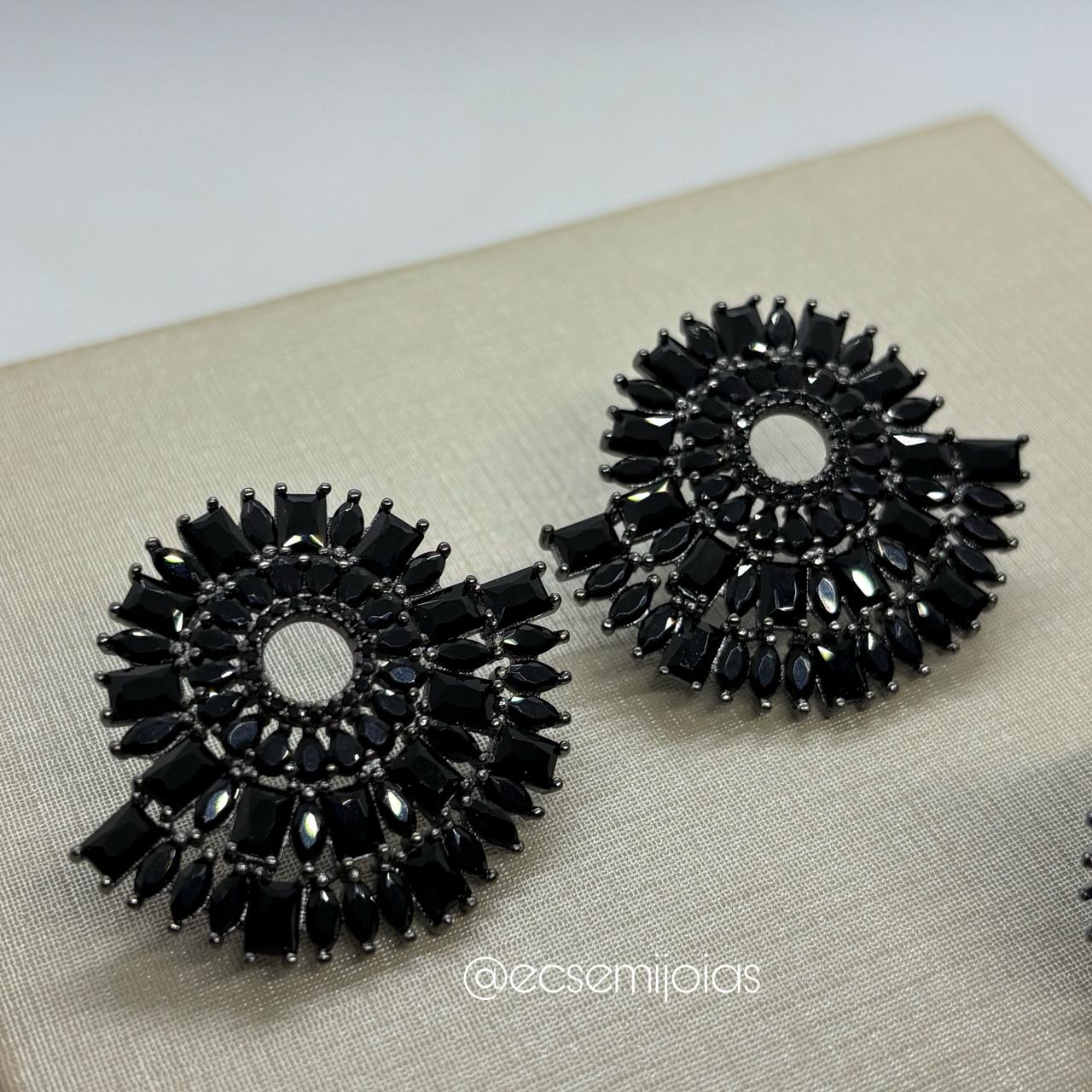 Conjunto de anel e brinco redondo todo cravejado com baguetes - banhado a ródio negro