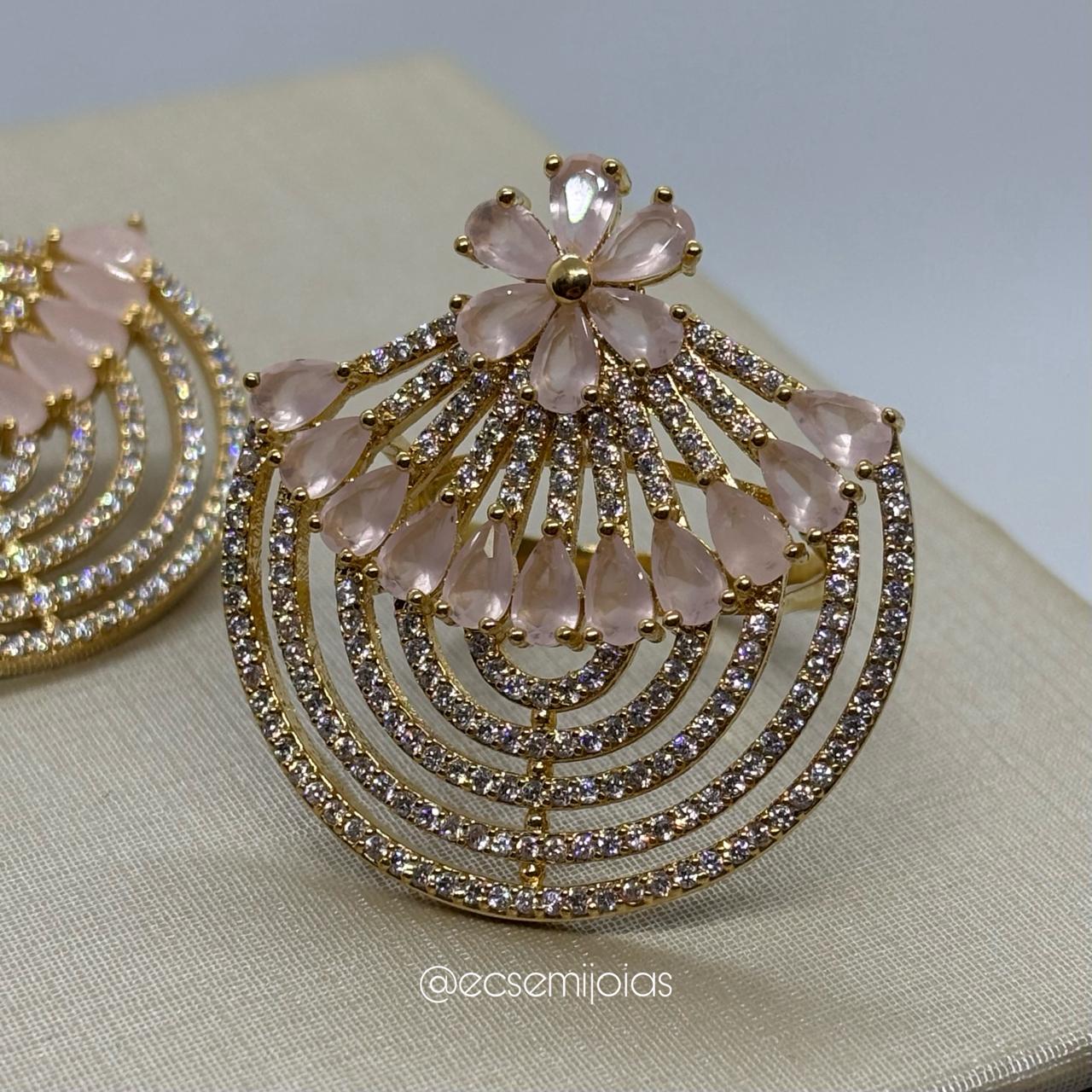 Conjunto de anel e brinco de leque com fileira de zircônias gotas e aros vazados cravejados - banhado a ouro 18k