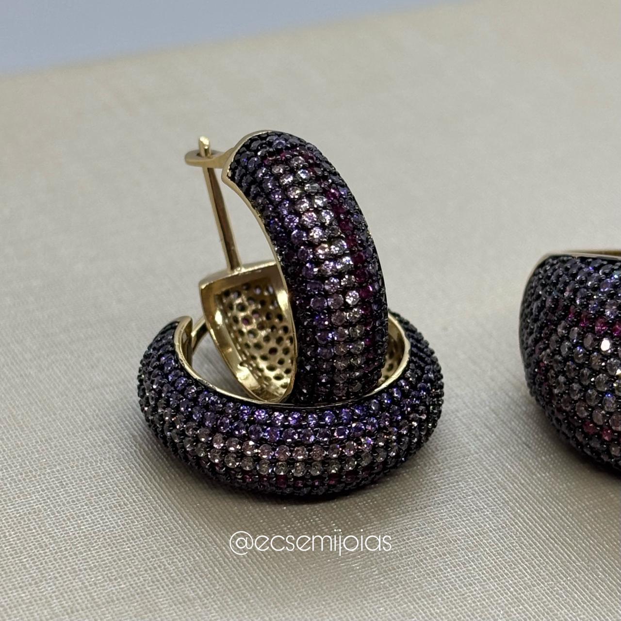 Conjunto de anel oval cravejado e brinco argola com 7 fileiras cravejadas - banhado a ouro 18k