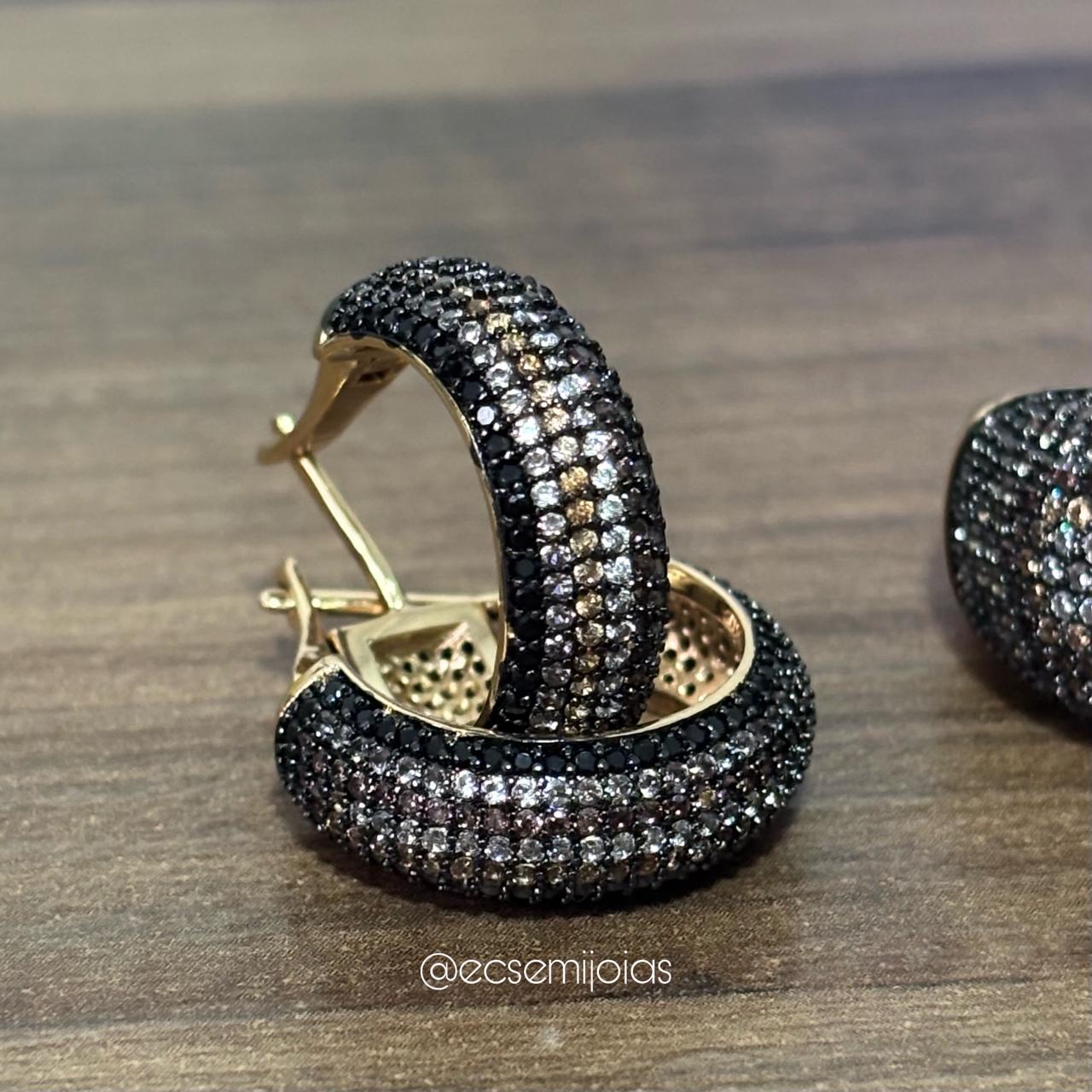 Conjunto de anel oval cravejado e brinco argola com 7 fileiras cravejadas - banhado a ouro 18k