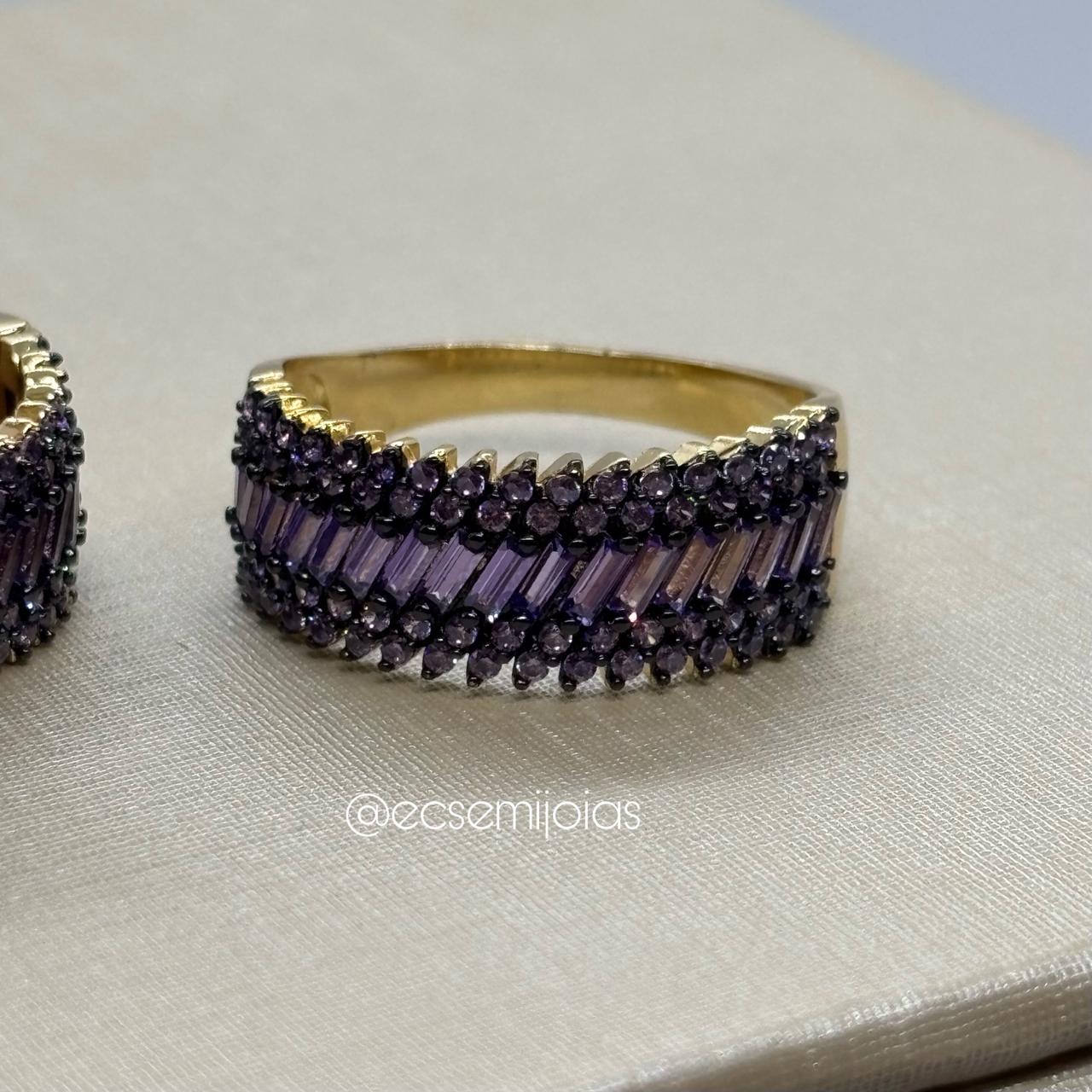 Conjunto de anel e brinco argola com fileira de baguetes no centro cravejado nas bordas - banhado a ouro 18k