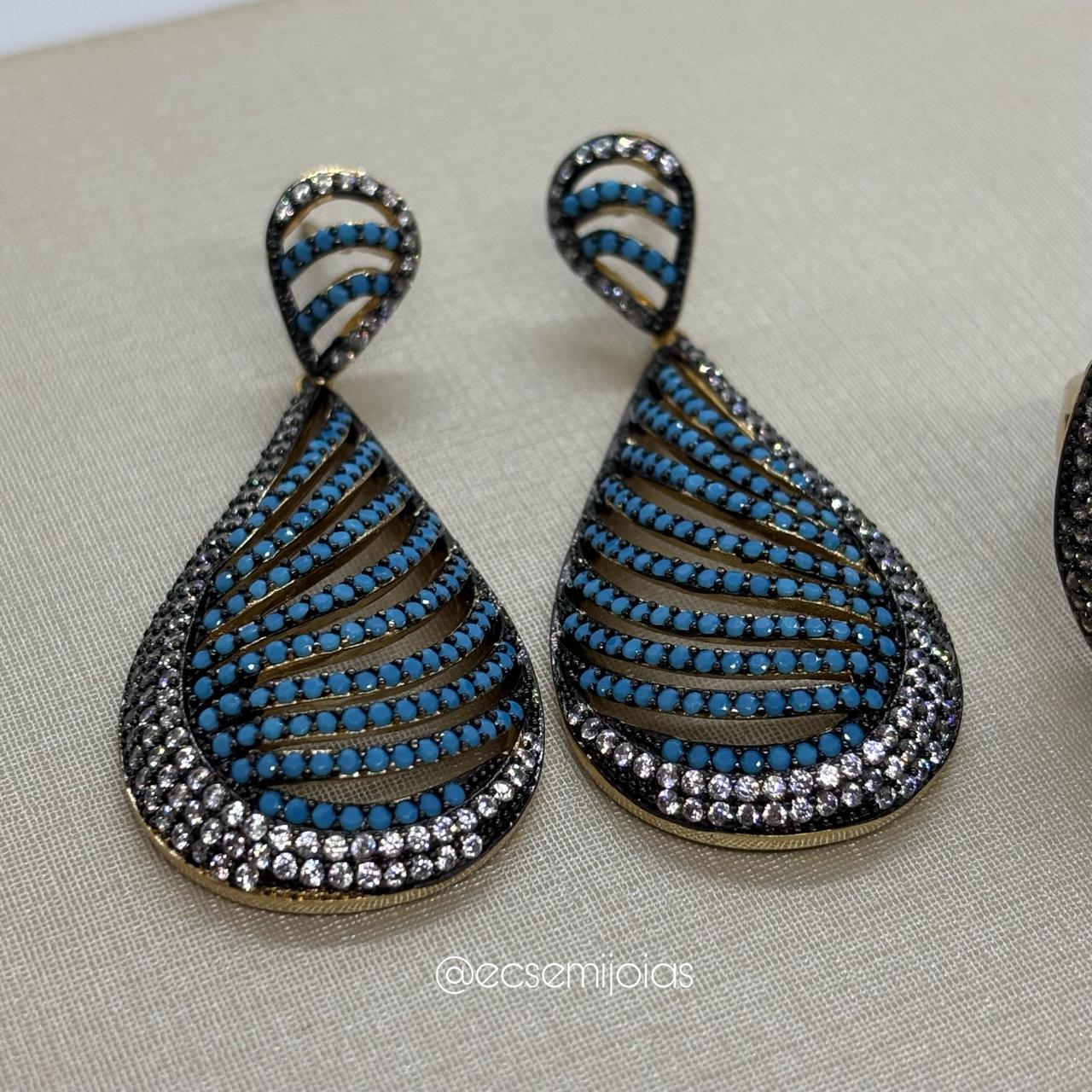 Conjunto de anel oval cravejado vazado e brinco gota cravejado vazado - banhado a ouro 18k