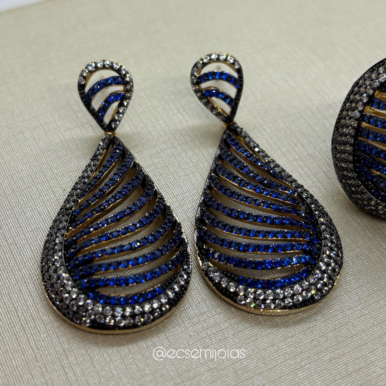 Conjunto de anel oval cravejado vazado e brinco gota cravejado vazado - banhado a ouro 18k