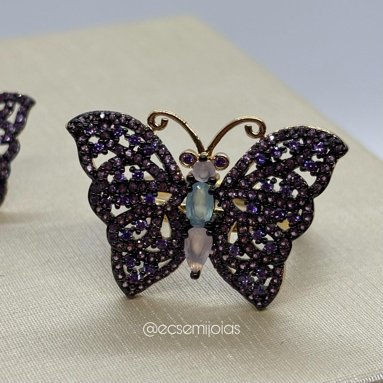 Conjunto de anel e brinco de borboleta com pedras maiores no centro e asas cravejadas - banhado a ouro 18k