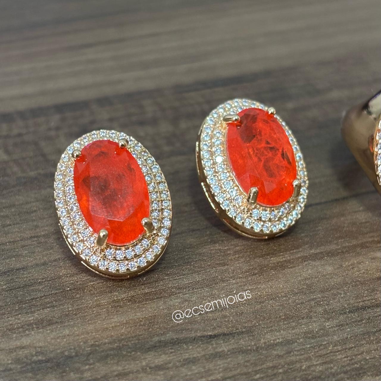 Conjunto de anel e brinco com pedra oval no centro cravejado em volta - banhado a ouro 18k