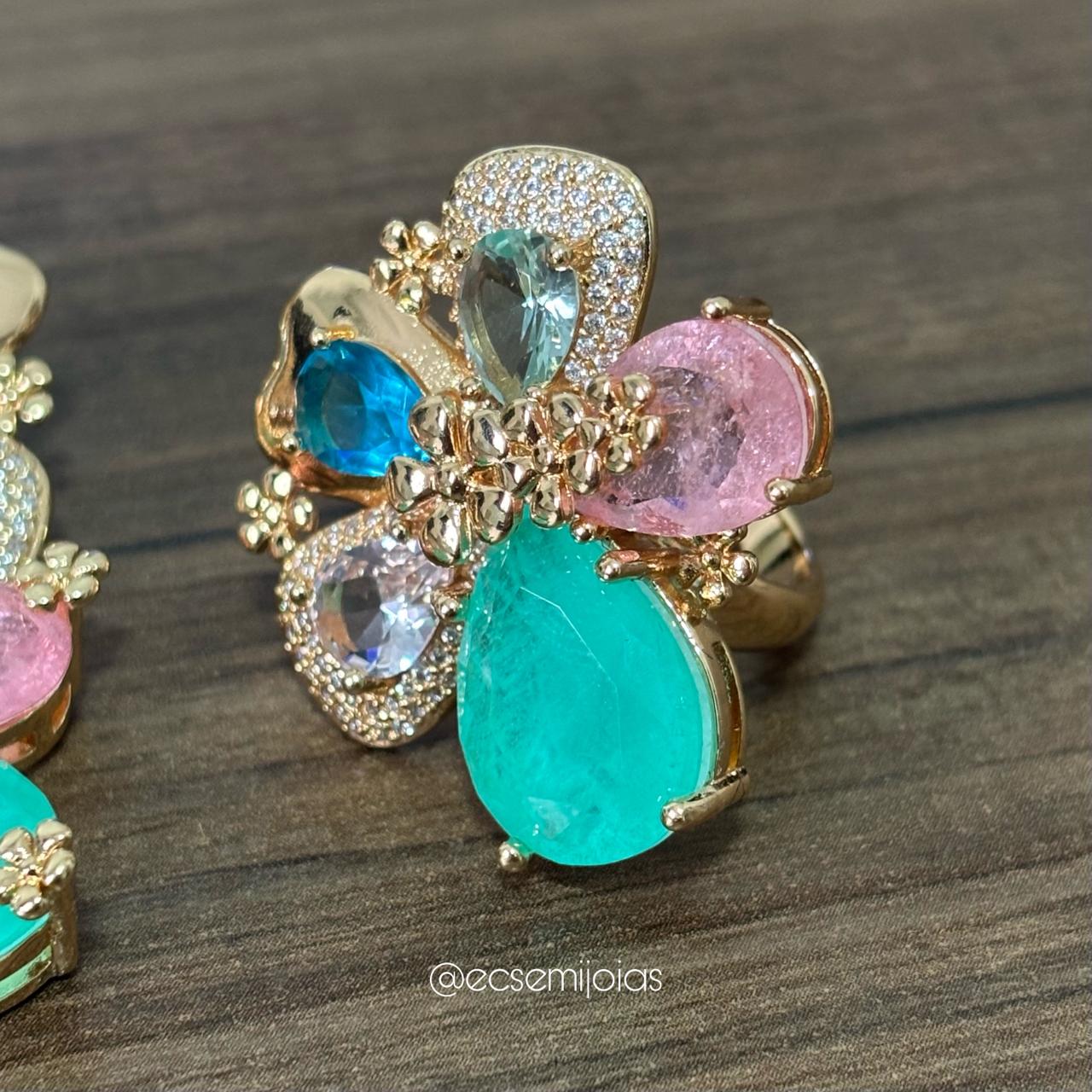 Conjunto de anel e brinco de flor com pedras gotas maiores cravejado em volta - banhado a ouro 18k