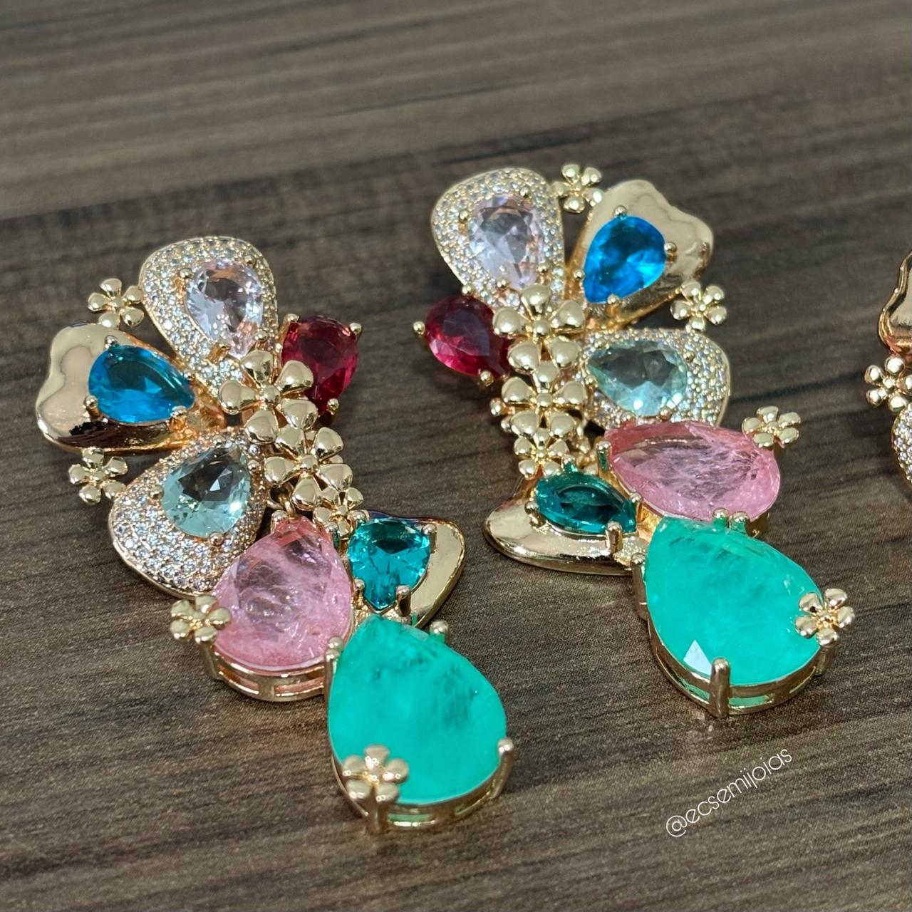 Conjunto de anel e brinco de flor com pedras gotas maiores cravejado em volta - banhado a ouro 18k