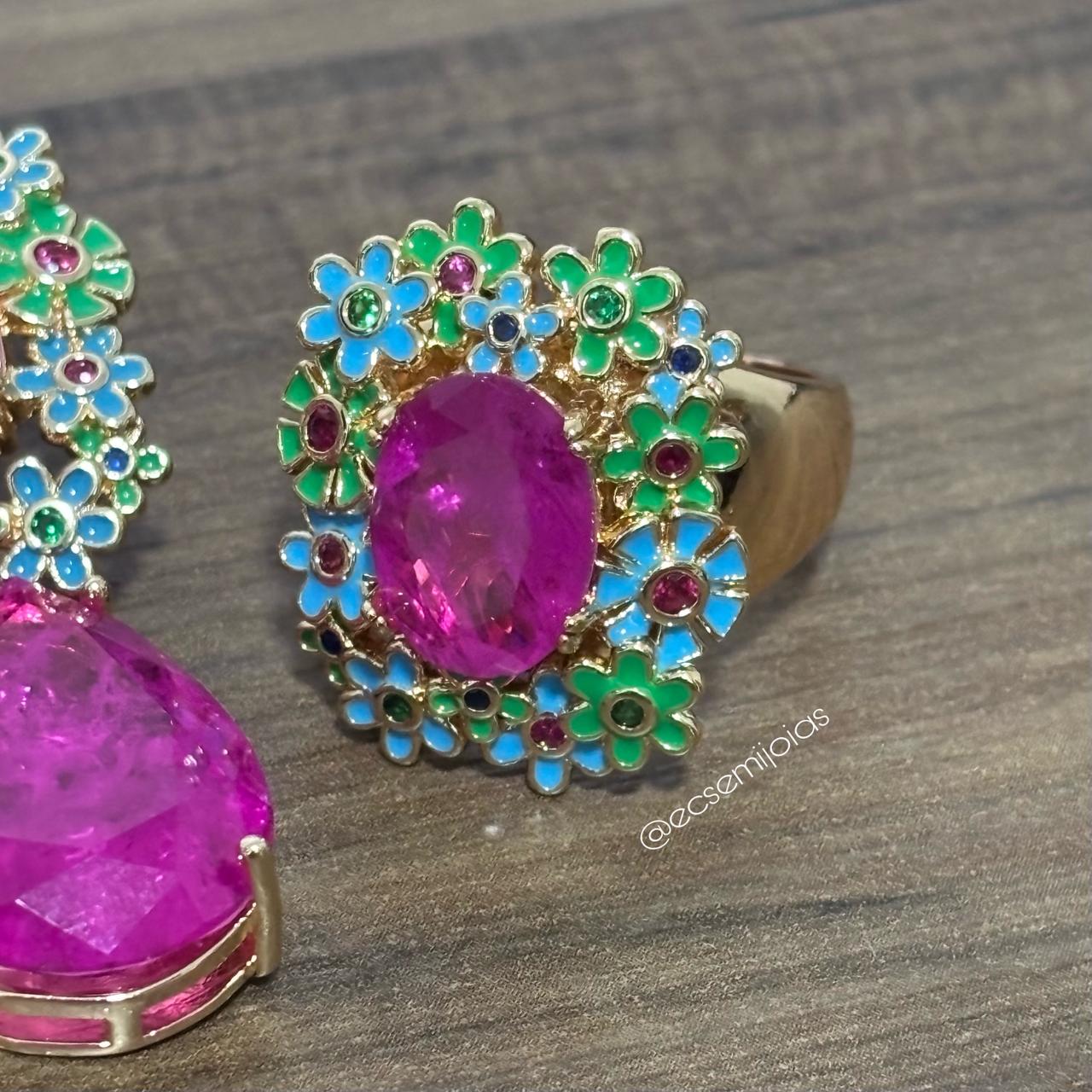 Conjunto de anel e brinco com pedra oval e gota grande com flores esmaltadas em volta - banhado a ouro 18k