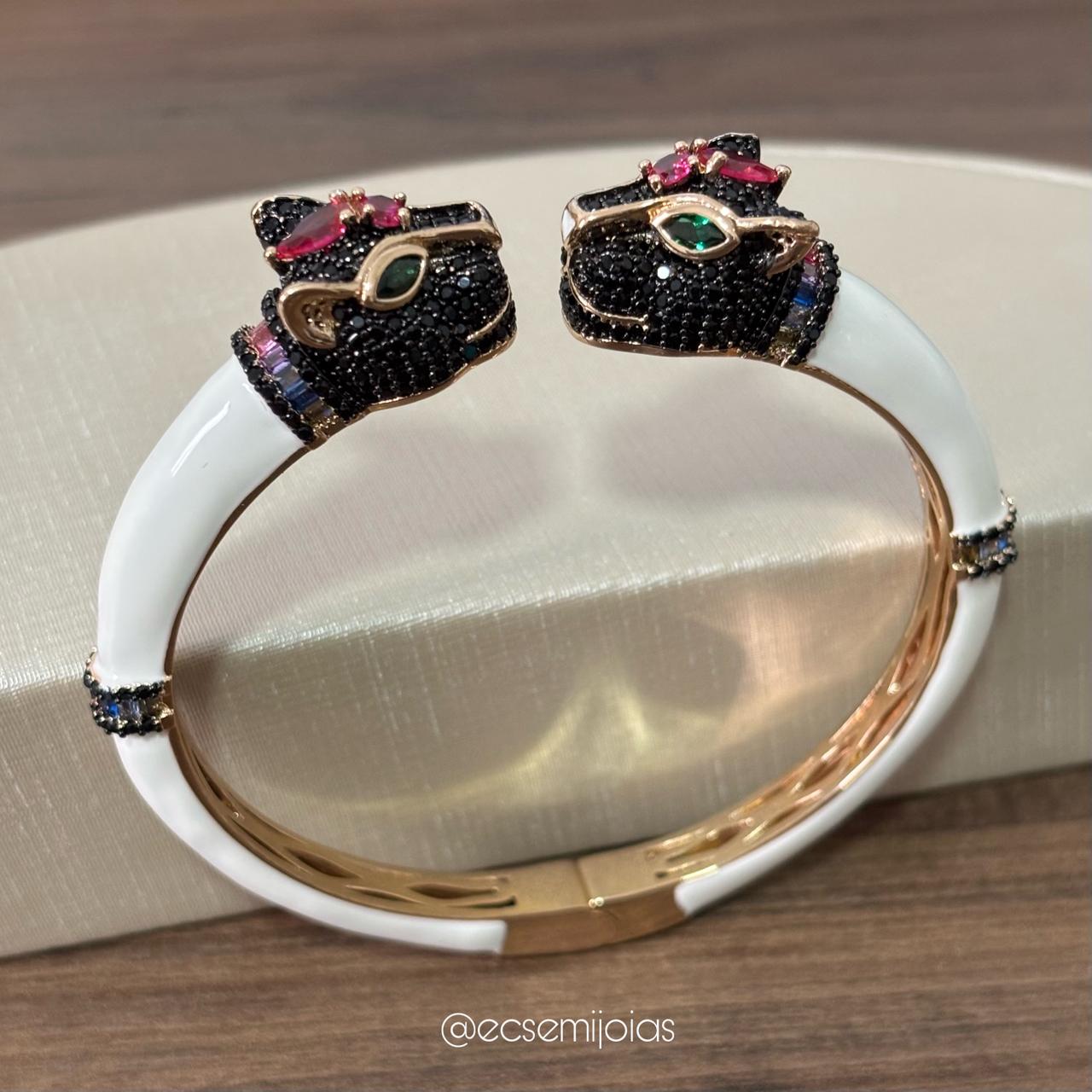 Bracelete de aro esmaltado com 2 cabeças de panteras cravejadas - banhado a ouro 18k