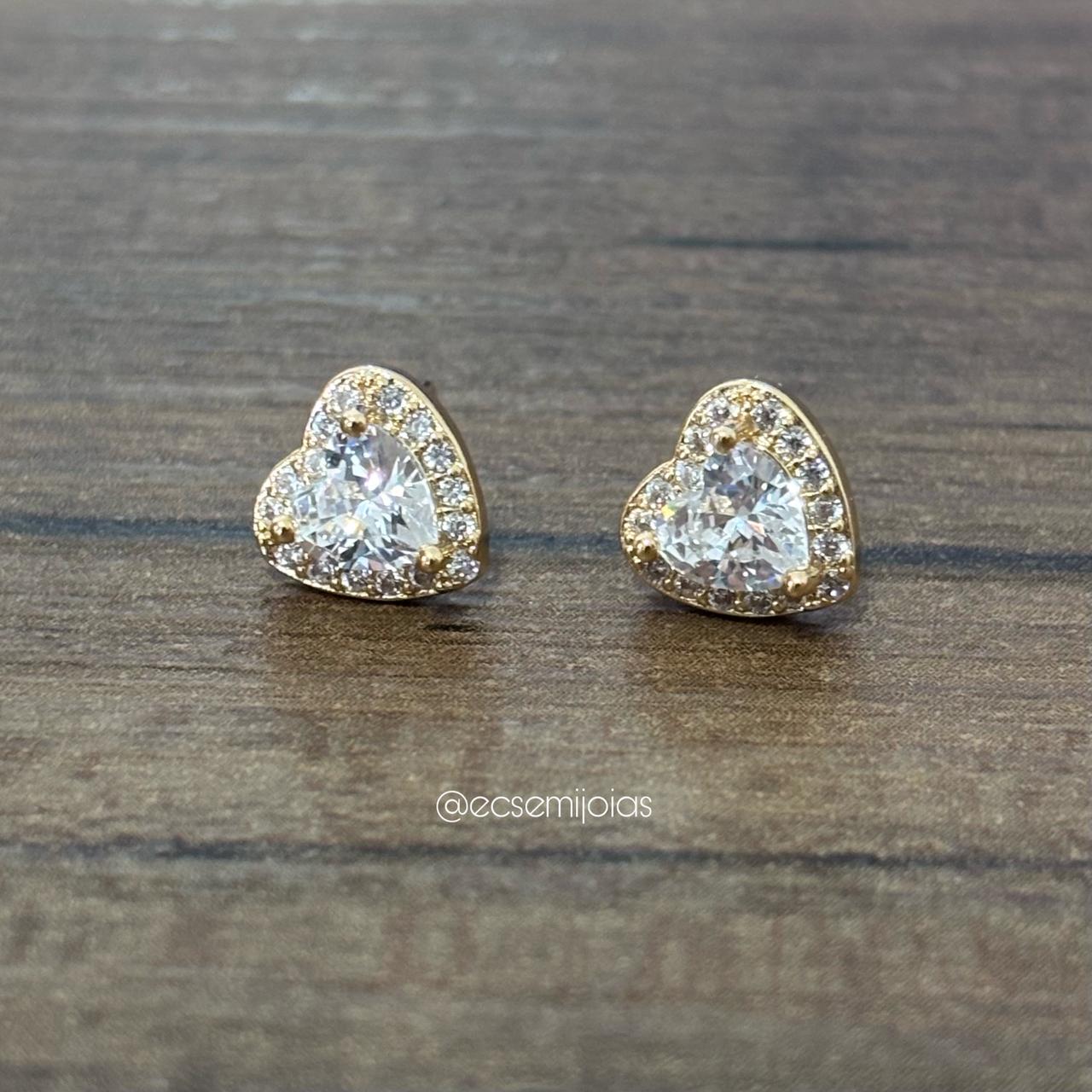 Conjunto de brinco e colar com 5 corações de zircônia no centro cravejado em volta - 40cm + extensor - banhado a ouro 18k