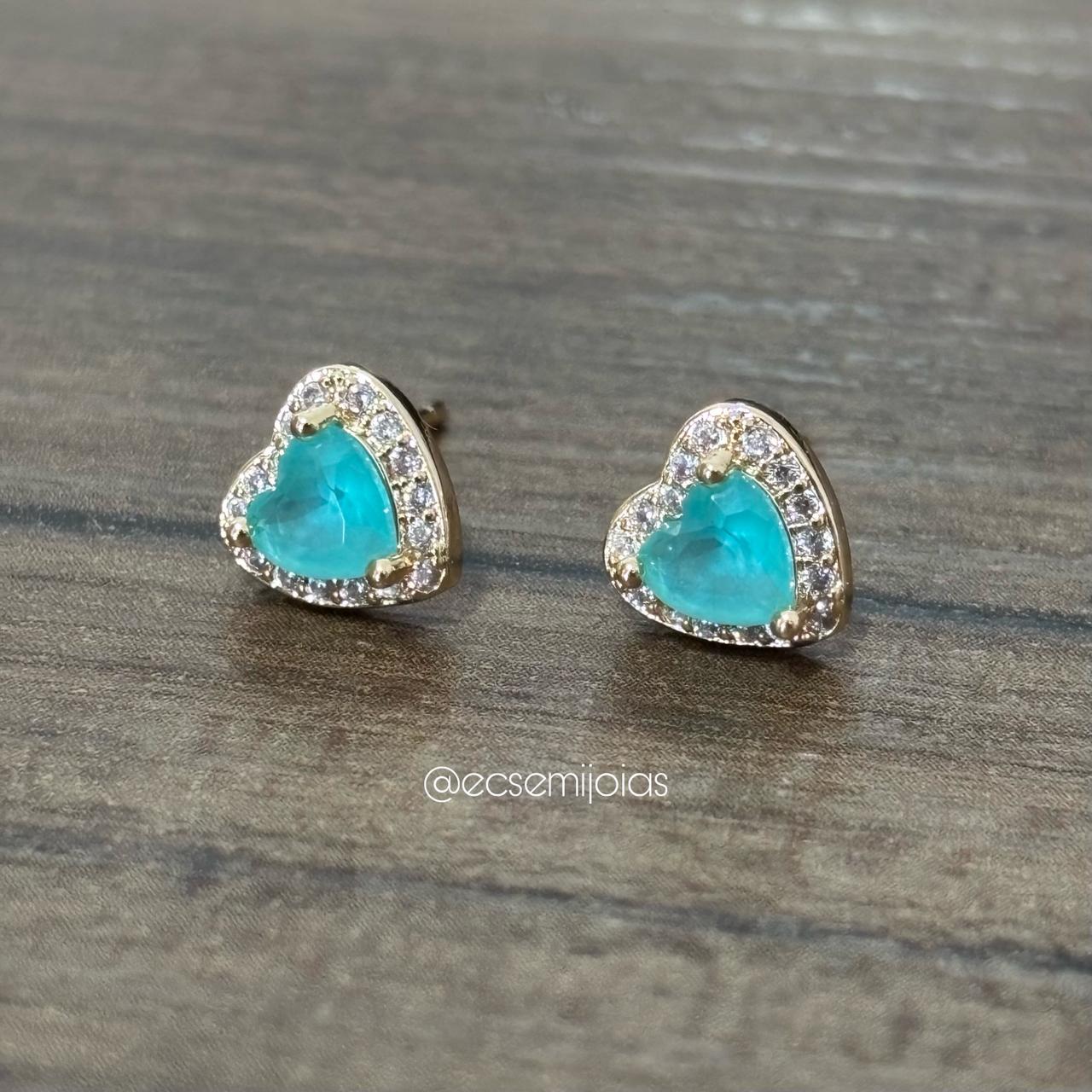 Conjunto de brinco e colar com 5 corações de zircônia no centro cravejado em volta - 40cm + extensor - banhado a ouro 18k