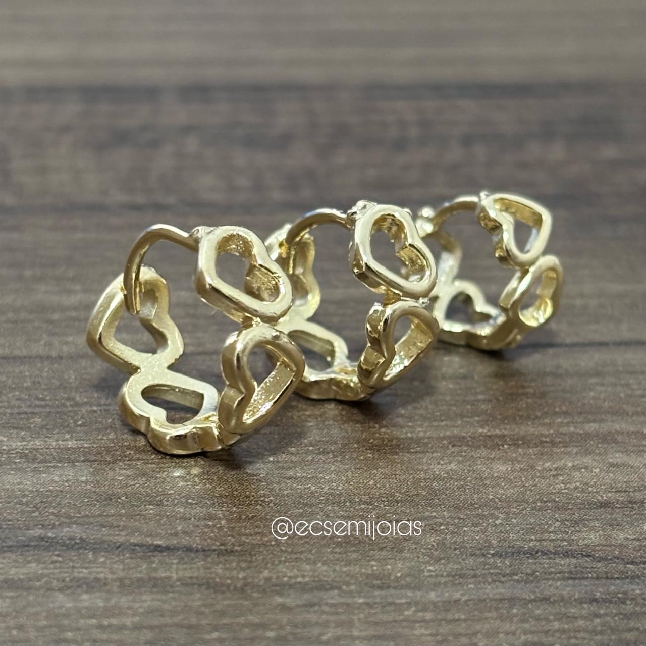 Argola de corações lisos vazados (G) - banhado a ouro 18k