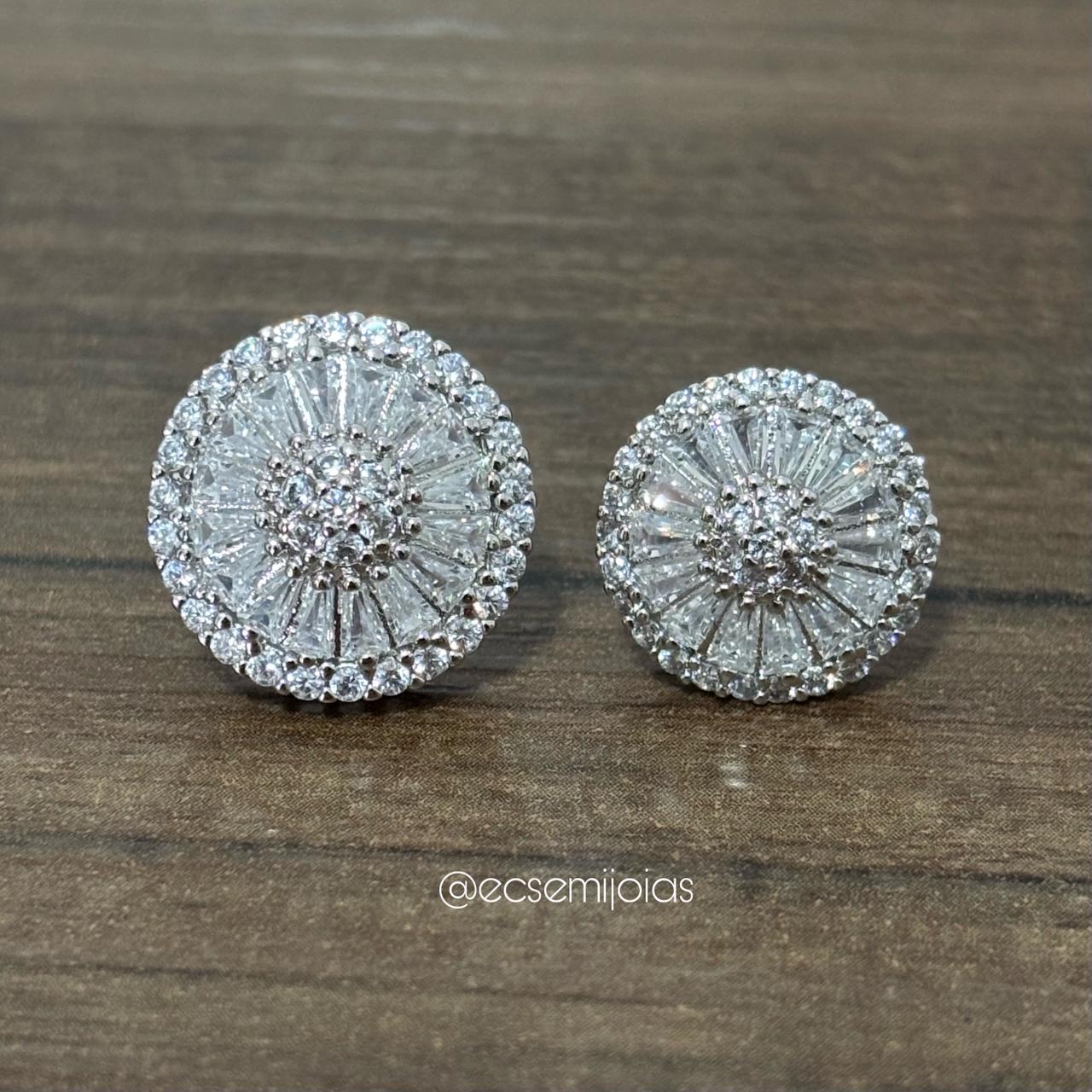 Brinco de pizza 14mm cravejado - banhado a ródio branco