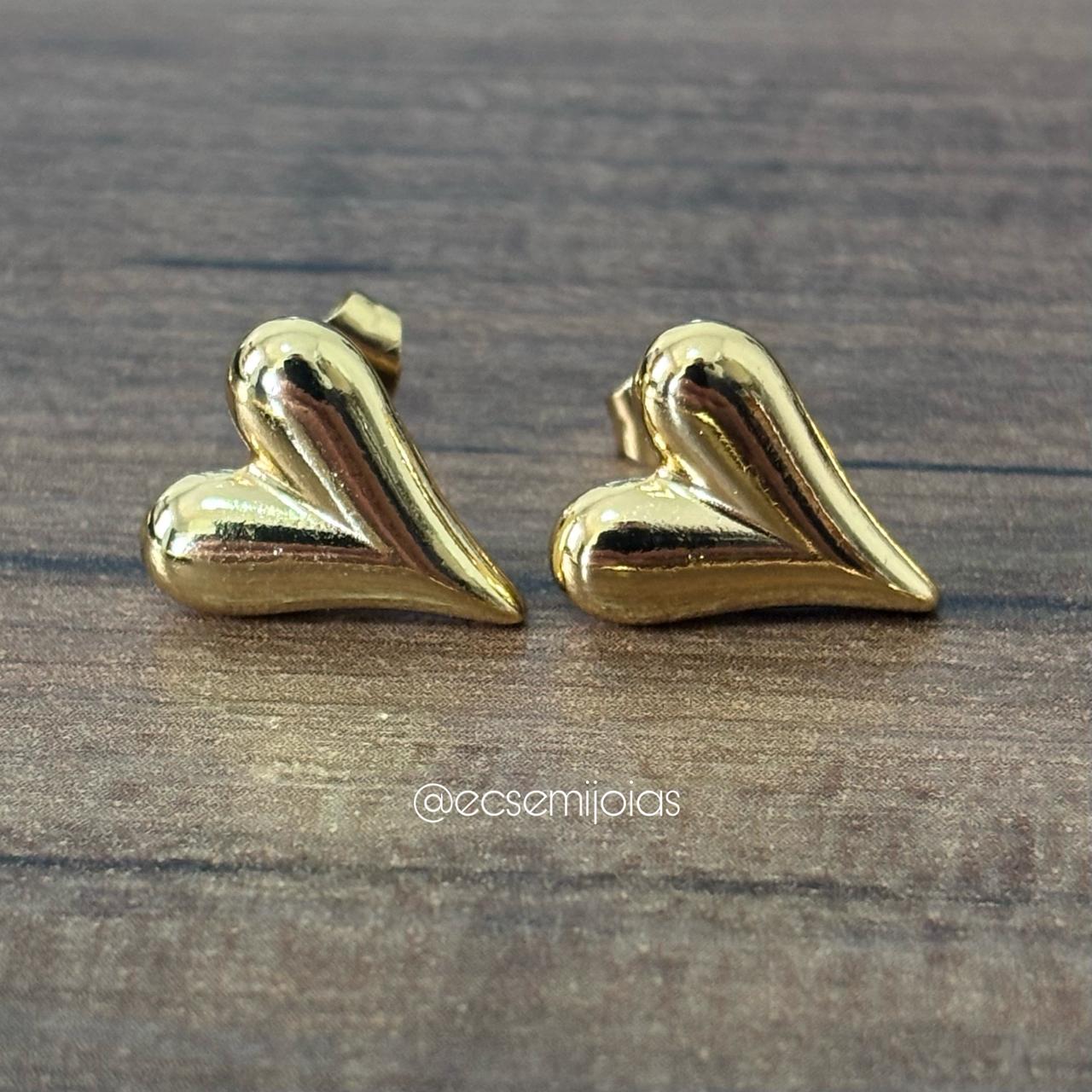 Conjunto de brinco de coração liso e colar com 5 corações lisos - 40cm + extensor - aço dourado inoxidável